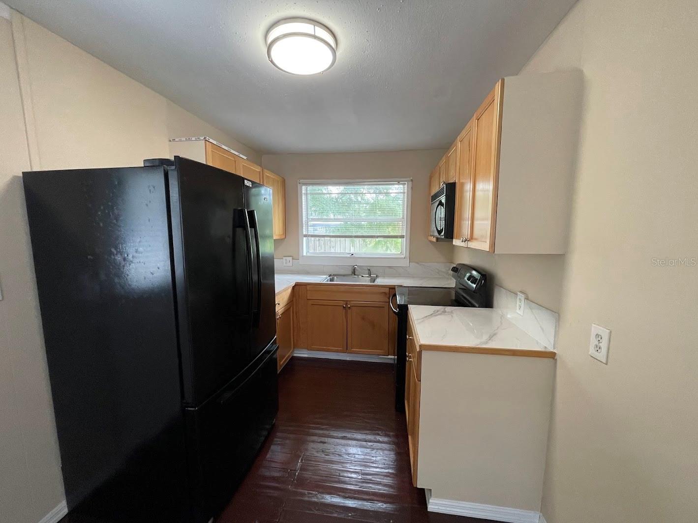 Image 5 of 34 For 901 Woodlawn Street