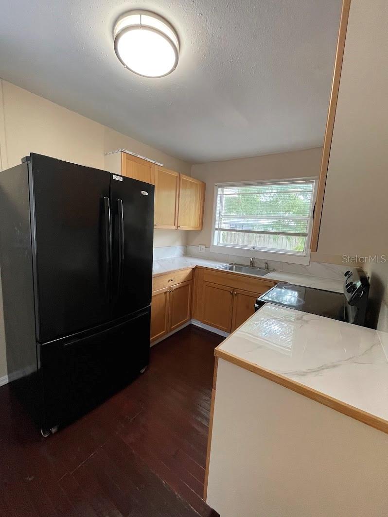 Image 6 of 34 For 901 Woodlawn Street