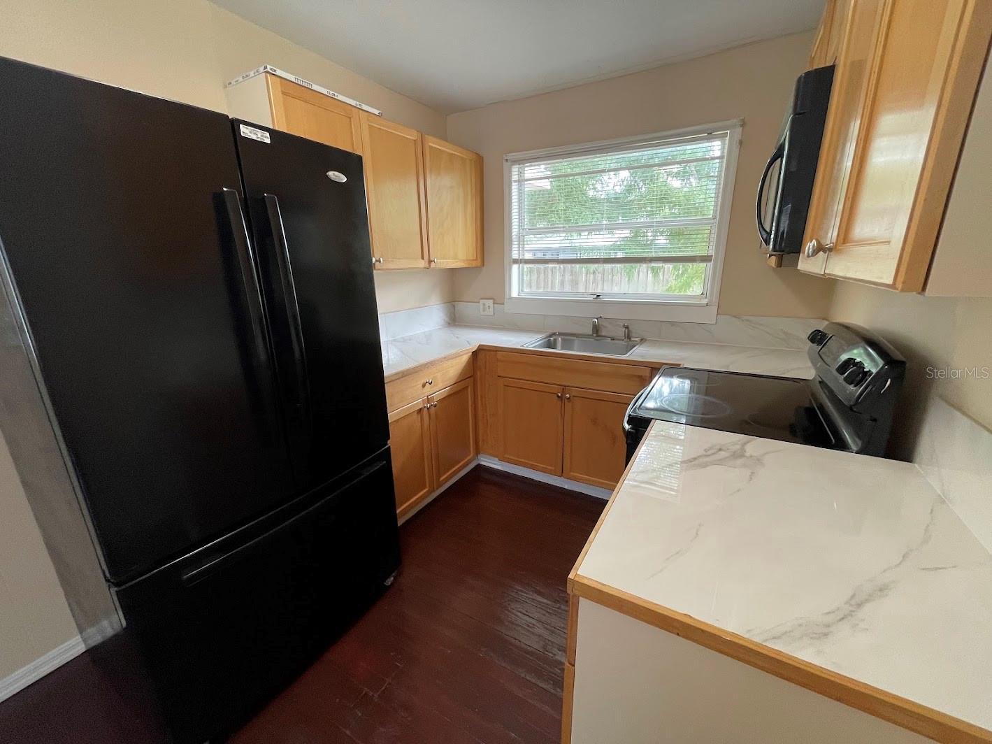 Image 7 of 34 For 901 Woodlawn Street