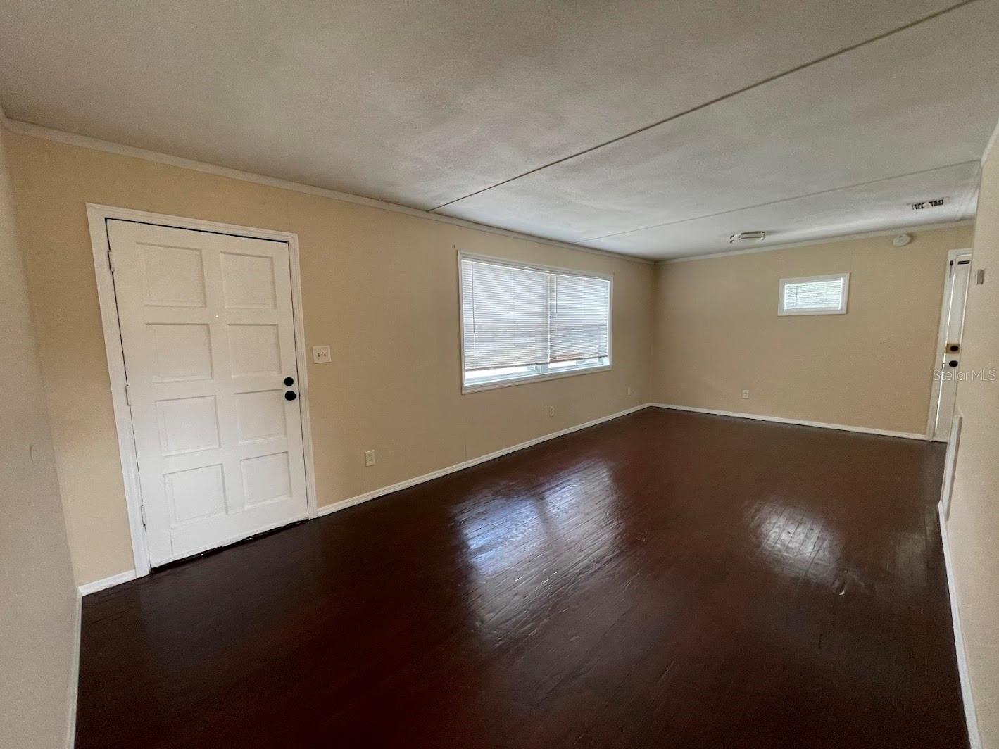 Image 8 of 34 For 901 Woodlawn Street