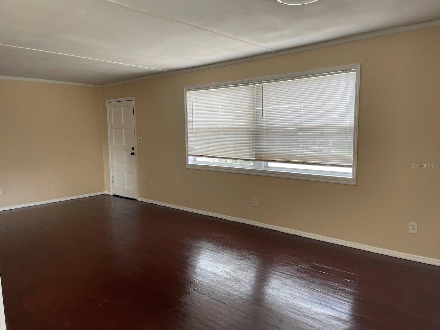 Image 9 of 34 For 901 Woodlawn Street