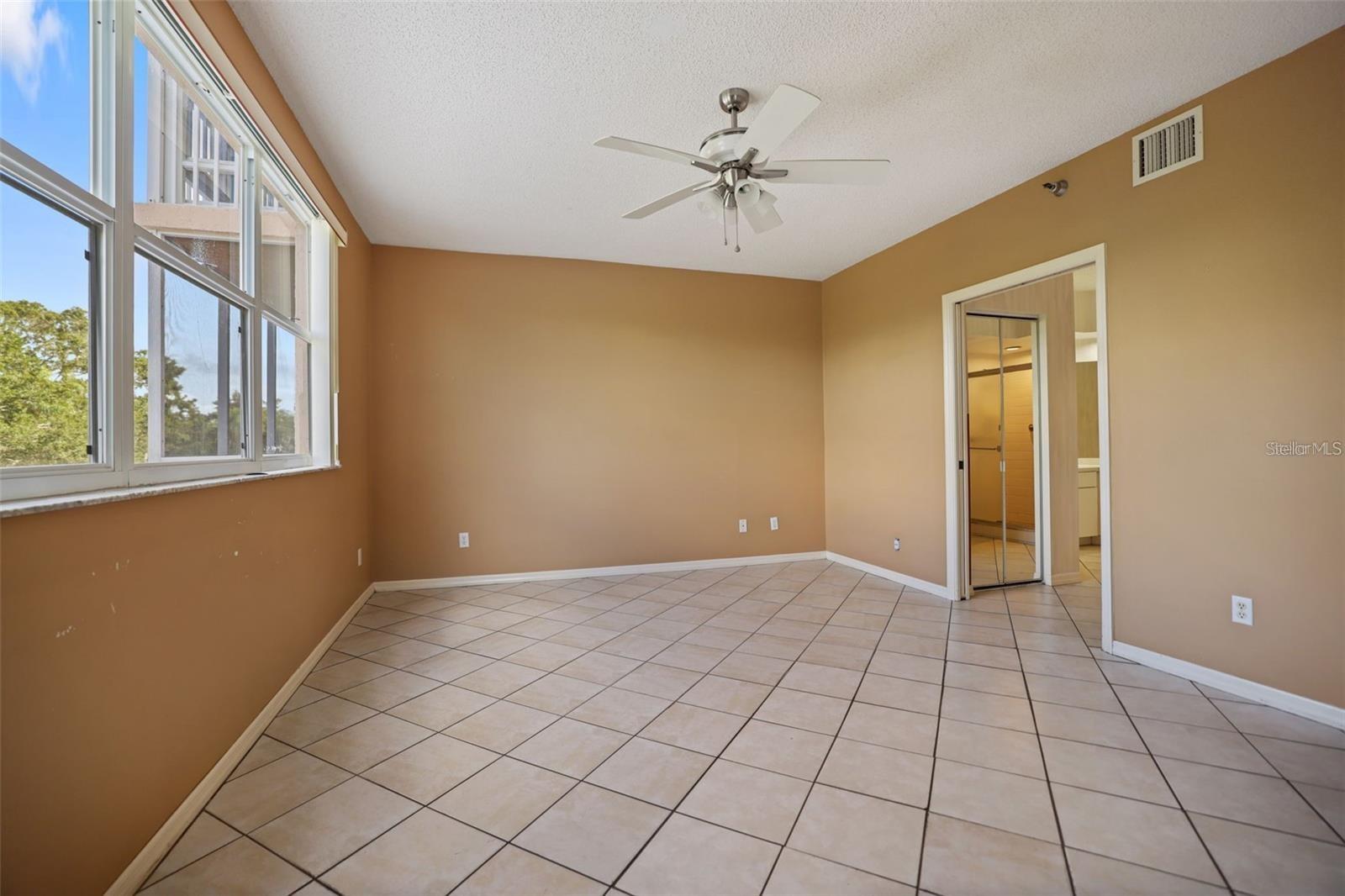 Image 15 of 35 For 6251 Shoreline Drive 2101