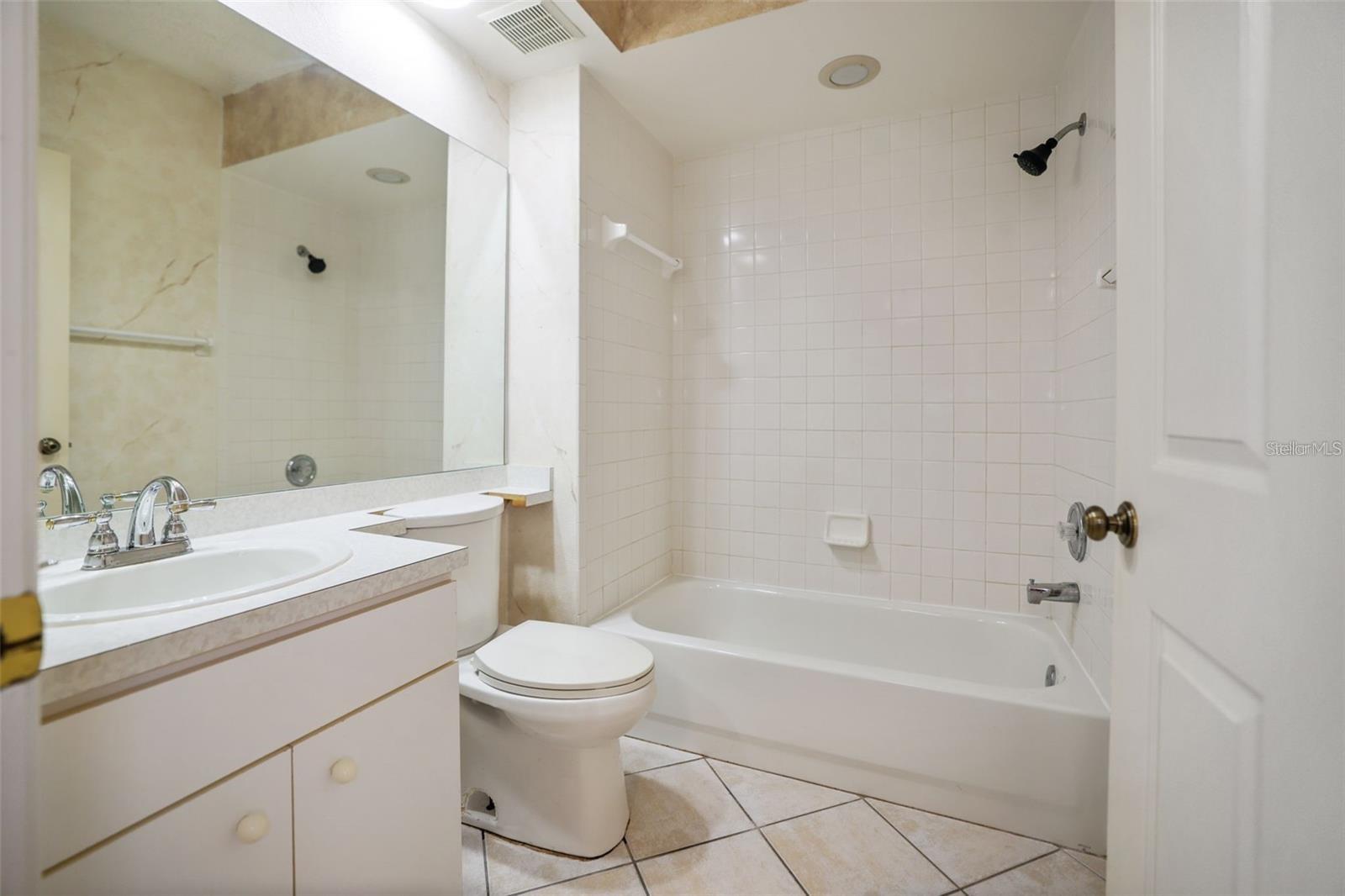 Image 20 of 35 For 6251 Shoreline Drive 2101