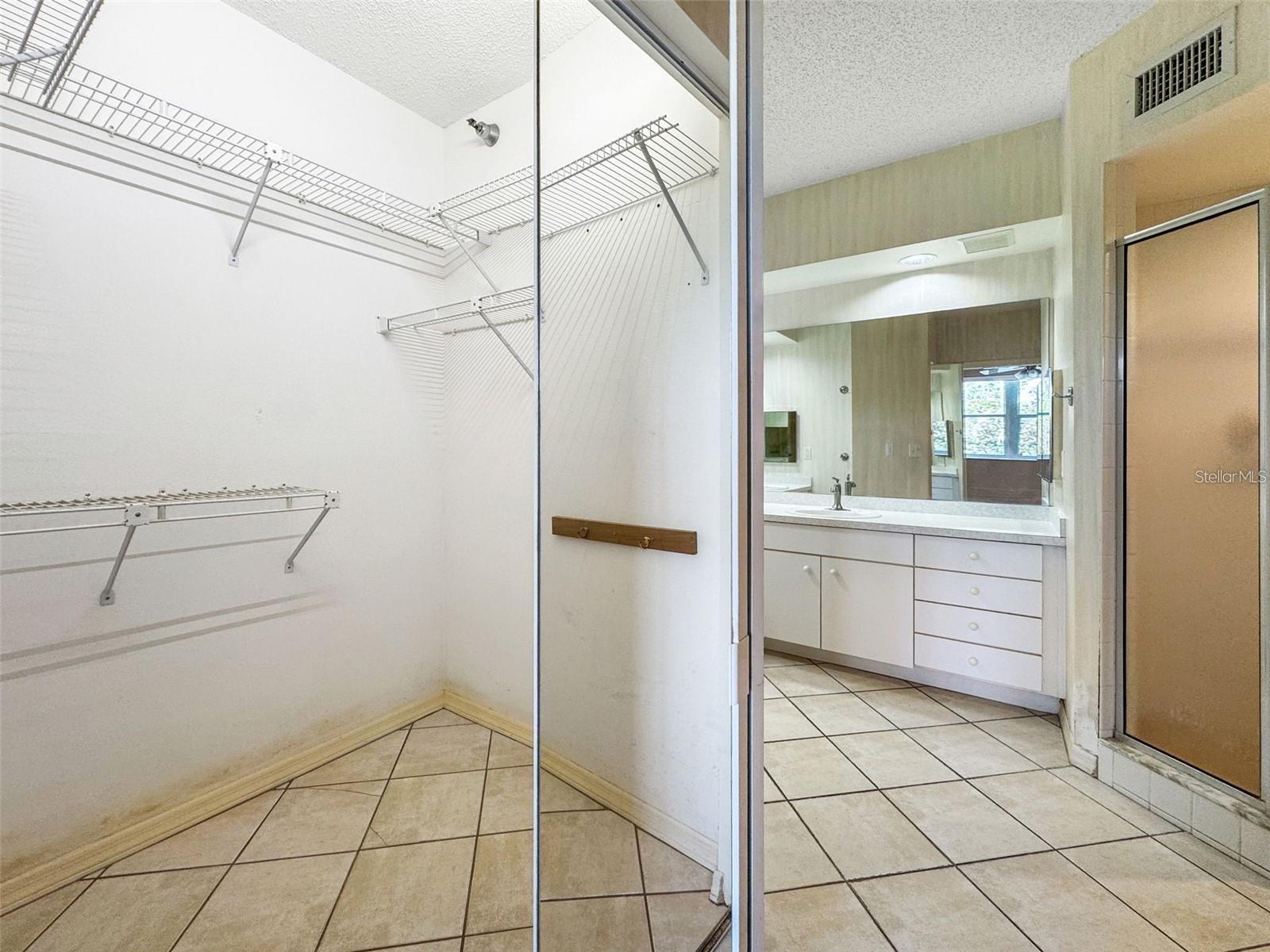 Image 21 of 35 For 6251 Shoreline Drive 2101
