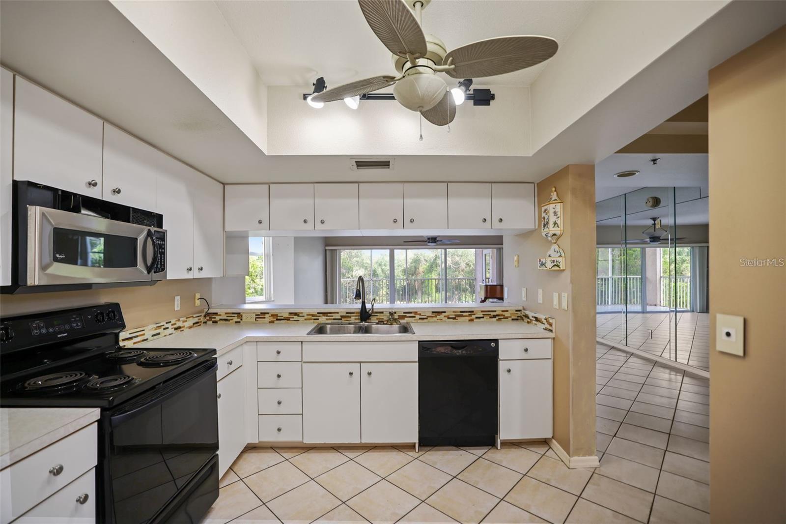 Image 4 of 35 For 6251 Shoreline Drive 2101