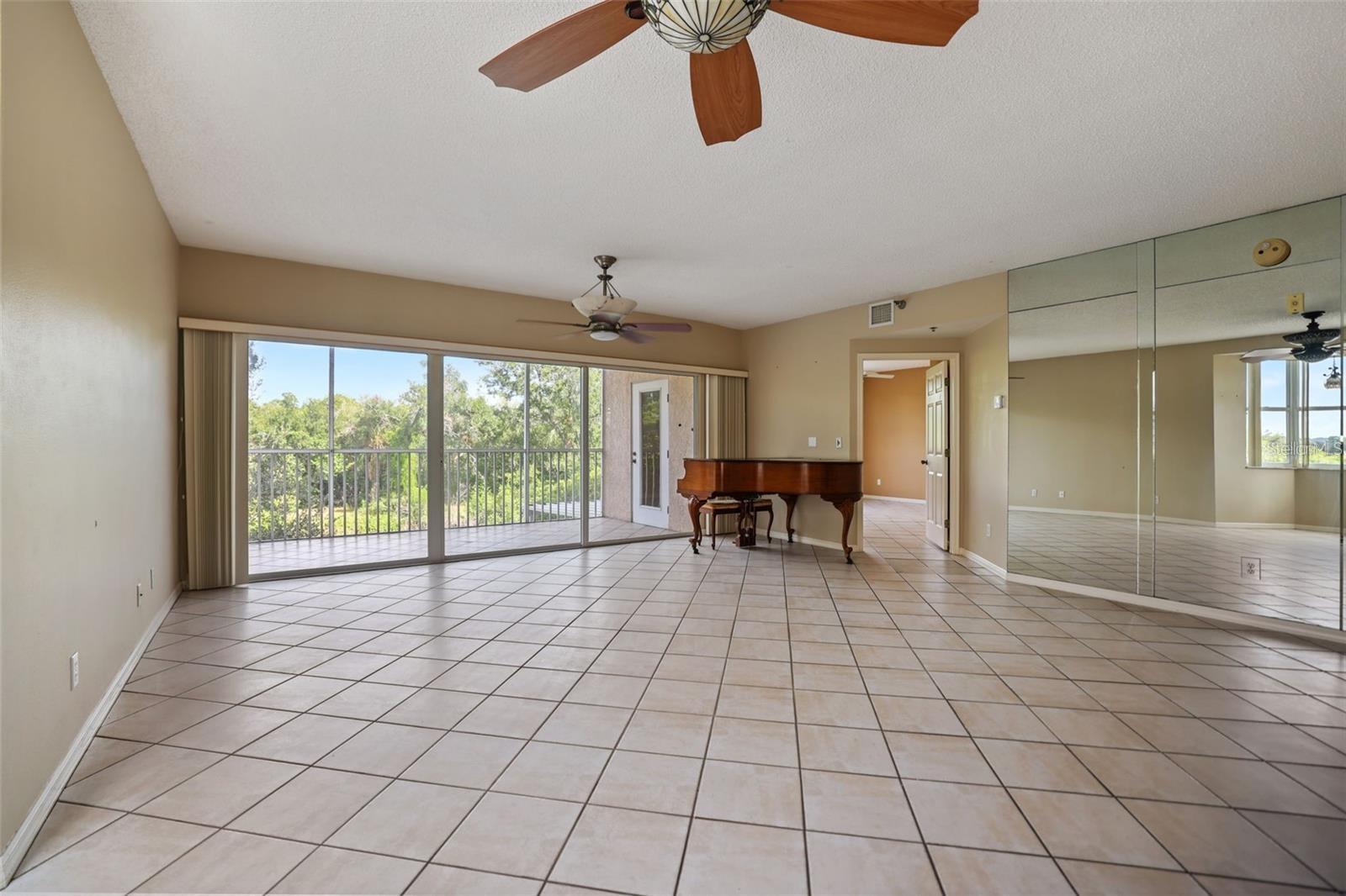 Image 9 of 35 For 6251 Shoreline Drive 2101