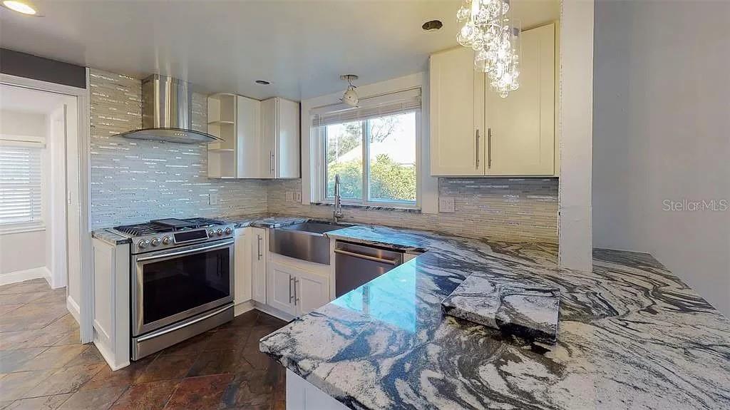Image 10 of 20 For 734 15th Street N