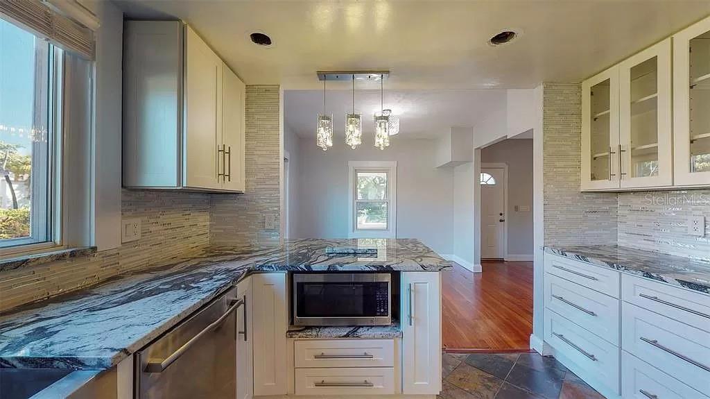 Image 3 of 20 For 734 15th Street N