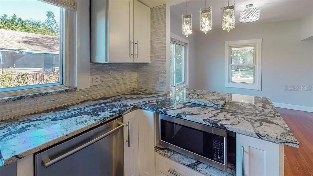 Image 5 of 20 For 734 15th Street N