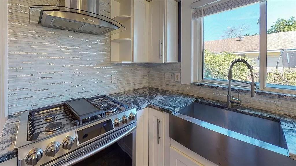 Image 6 of 20 For 734 15th Street N
