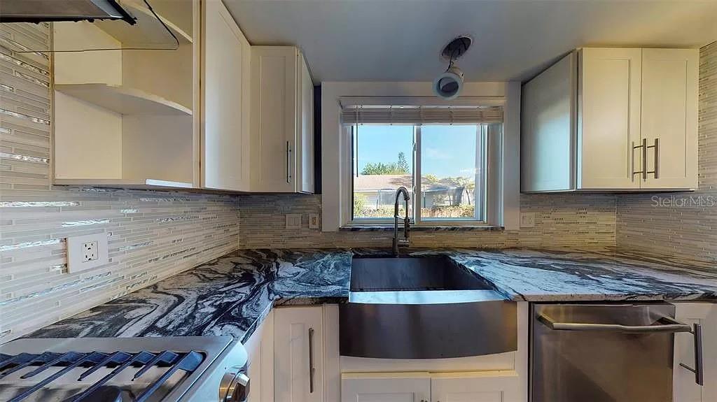Image 7 of 20 For 734 15th Street N