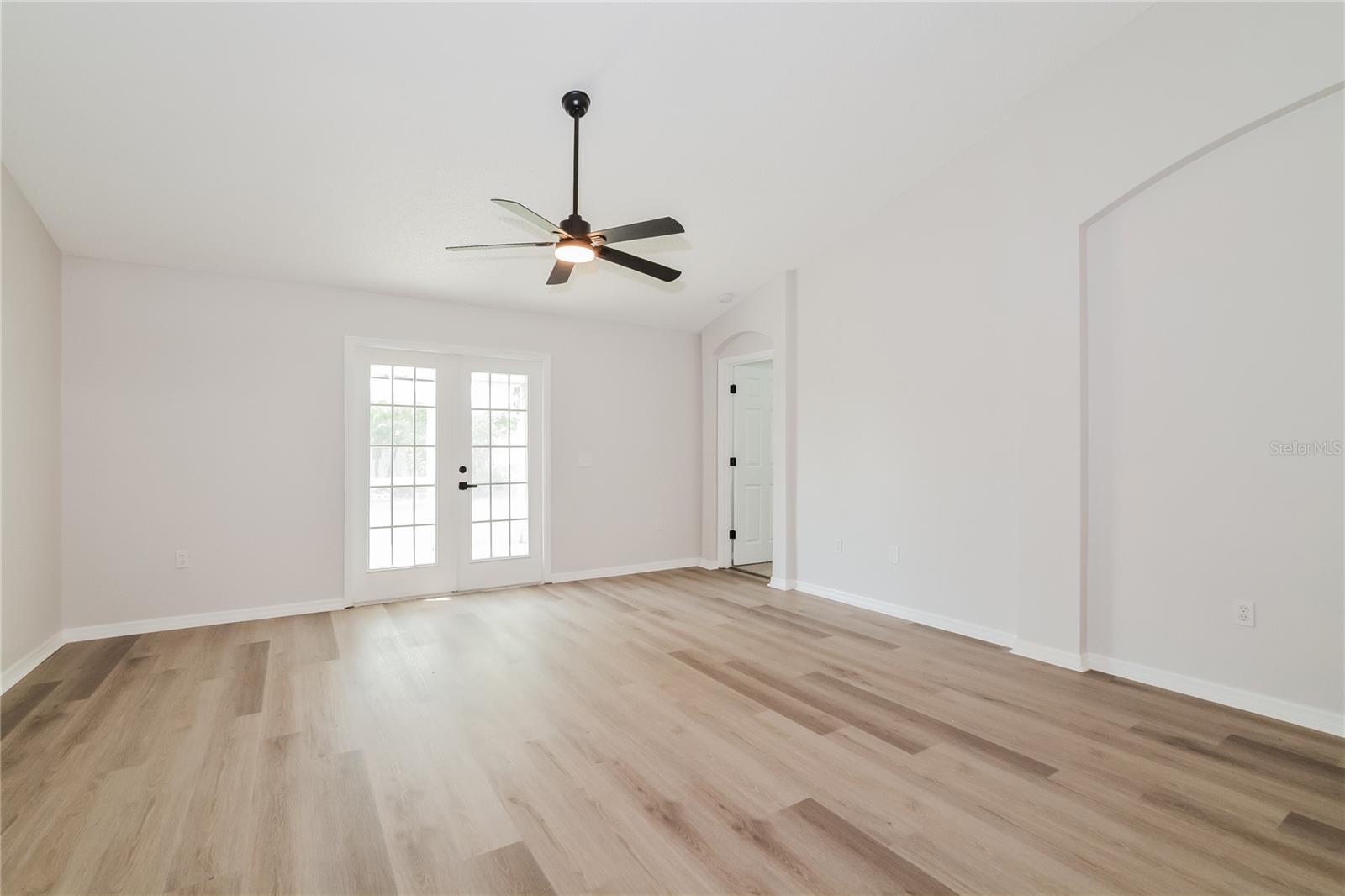 Image 4 of 15 For 565 Terranova Circle