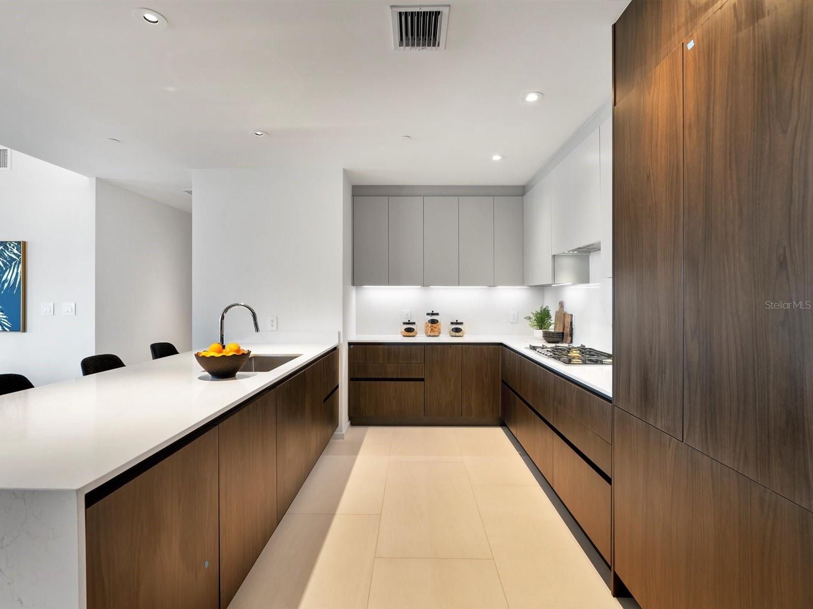 Image 10 of 35 For 1020 Sunset Point Road 103