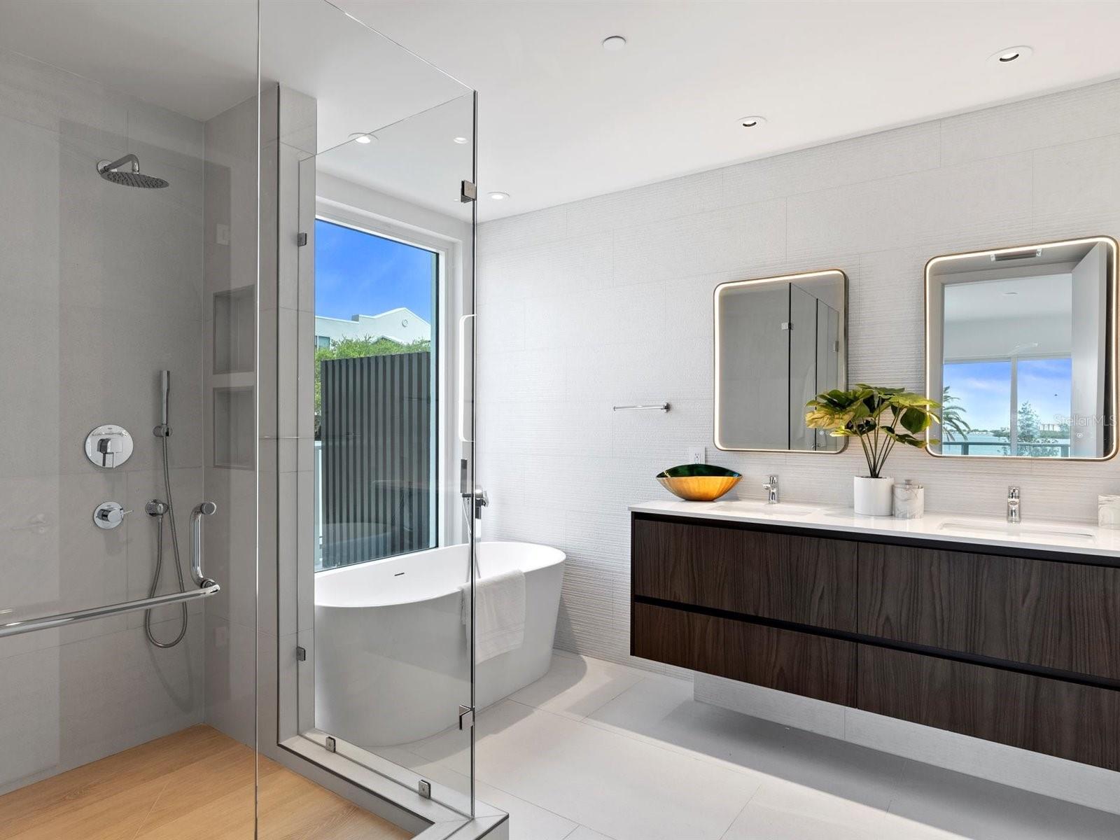 Image 14 of 35 For 1020 Sunset Point Road 103