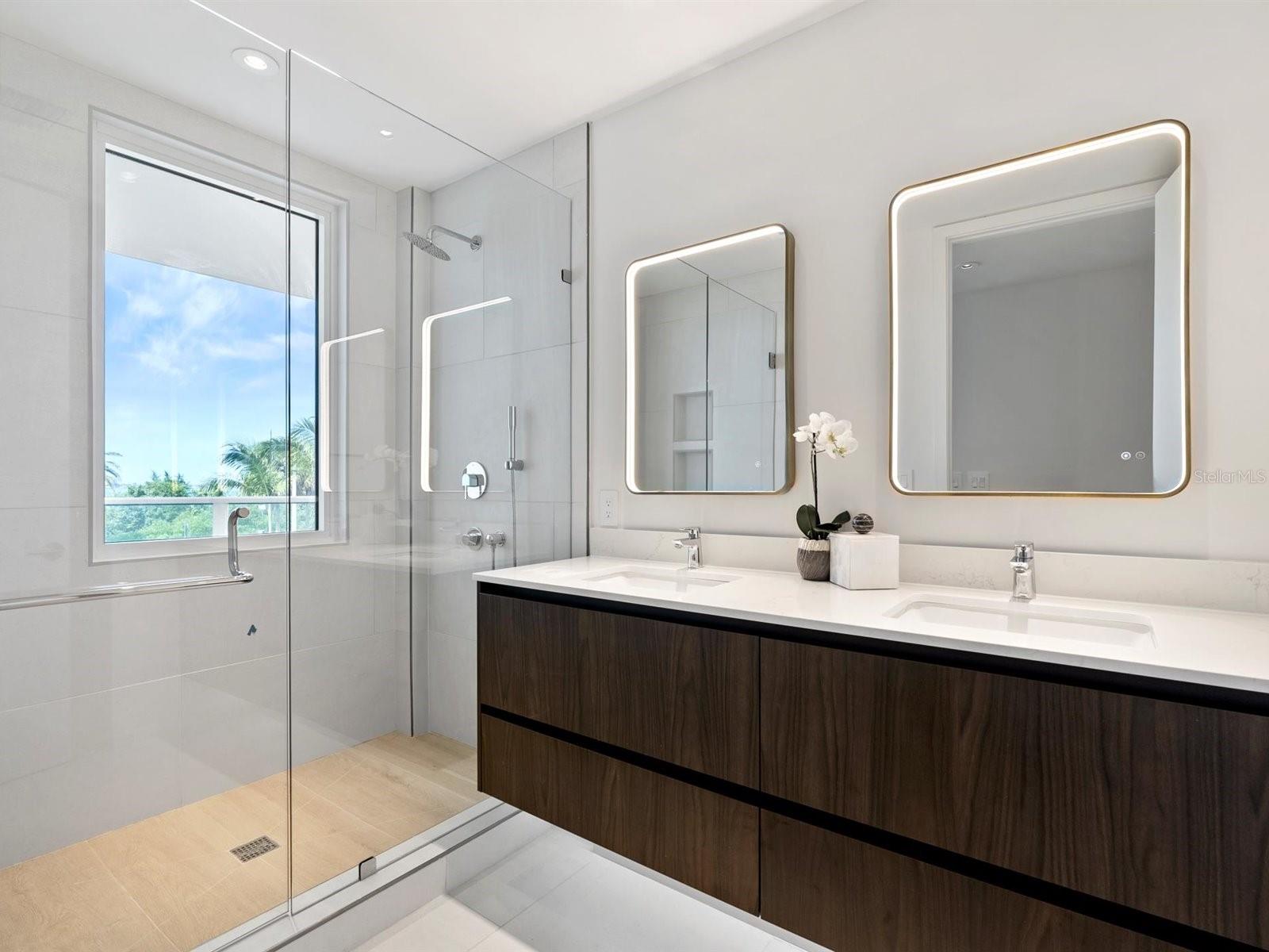 Image 18 of 35 For 1020 Sunset Point Road 103