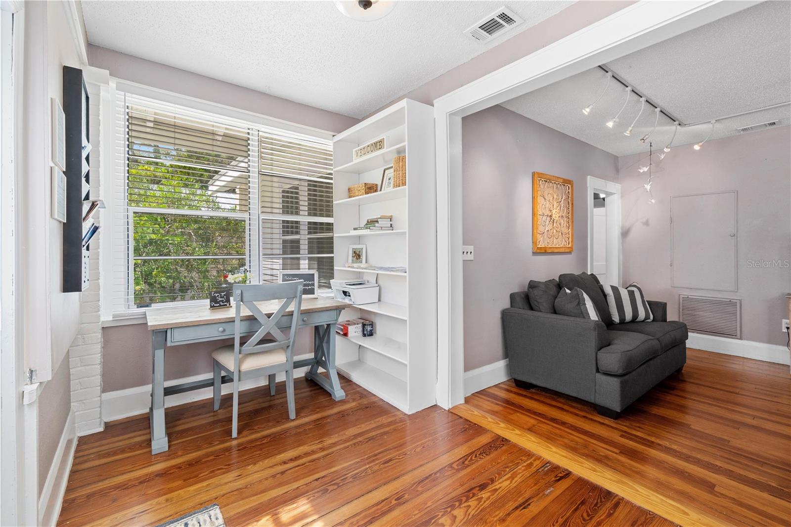 Image 4 of 40 For 1006 11th Avenue W