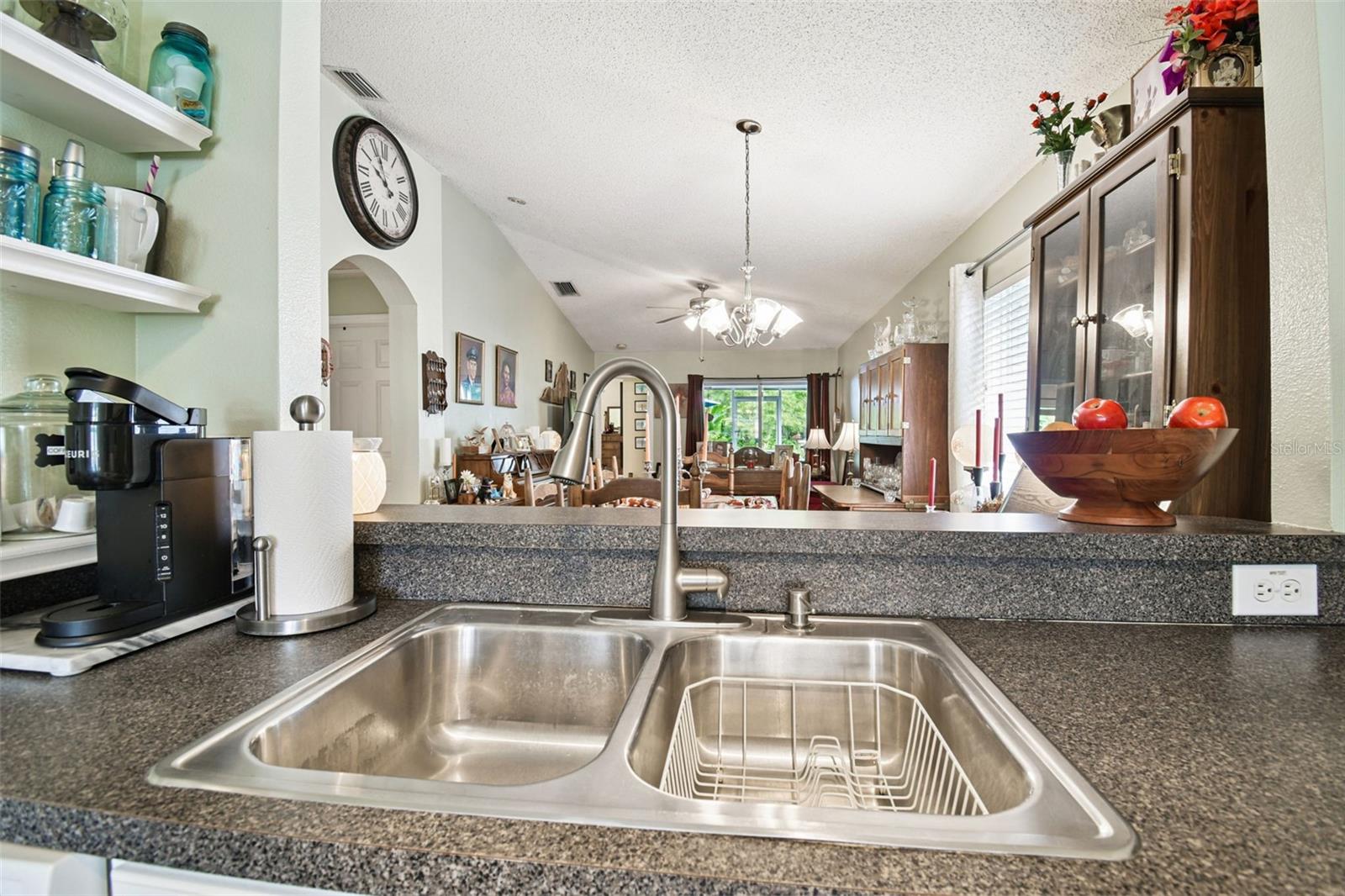 Listing photo id 9 for 27141 La Jolla Way