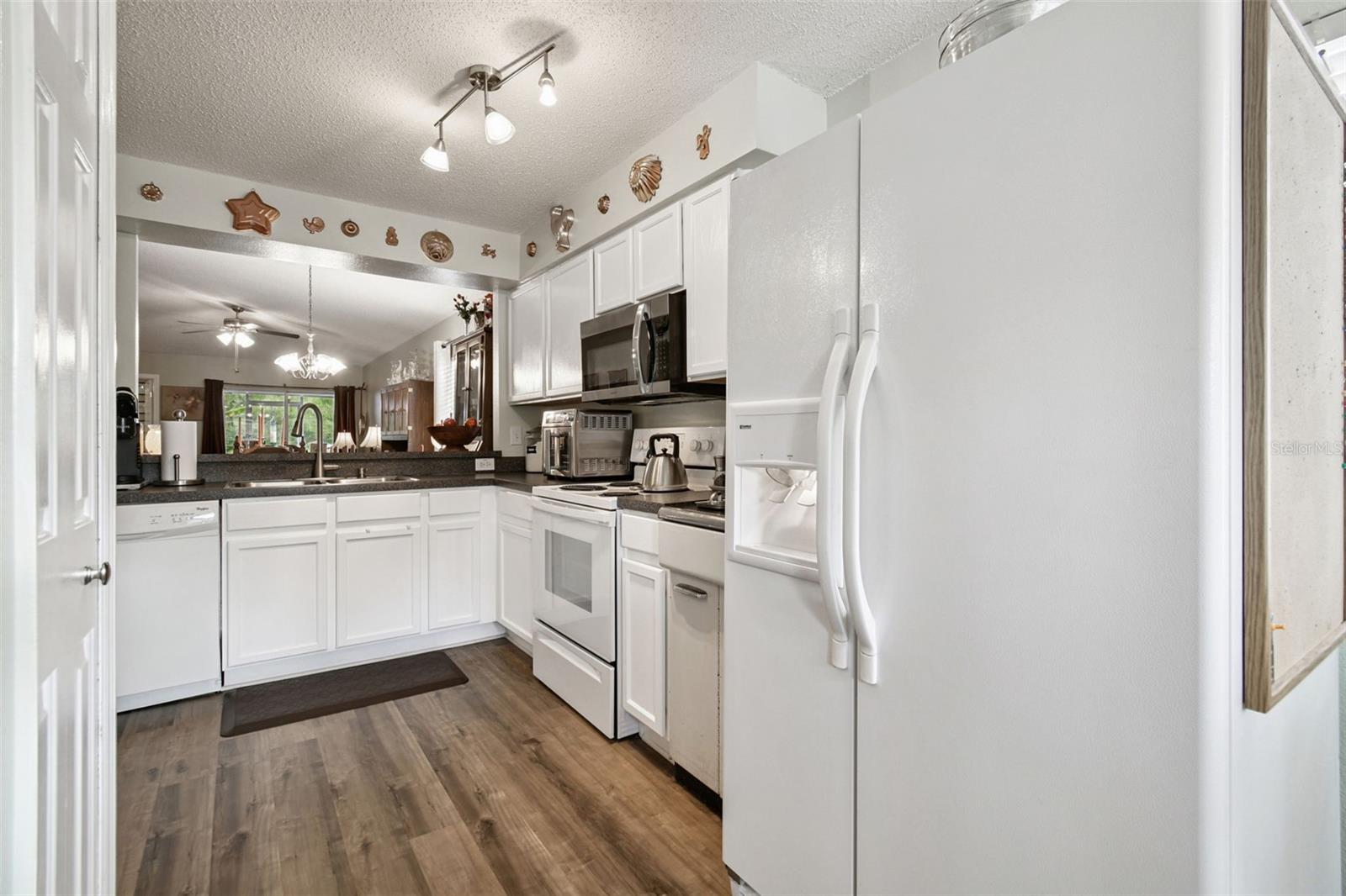 Listing photo id 7 for 27141 La Jolla Way