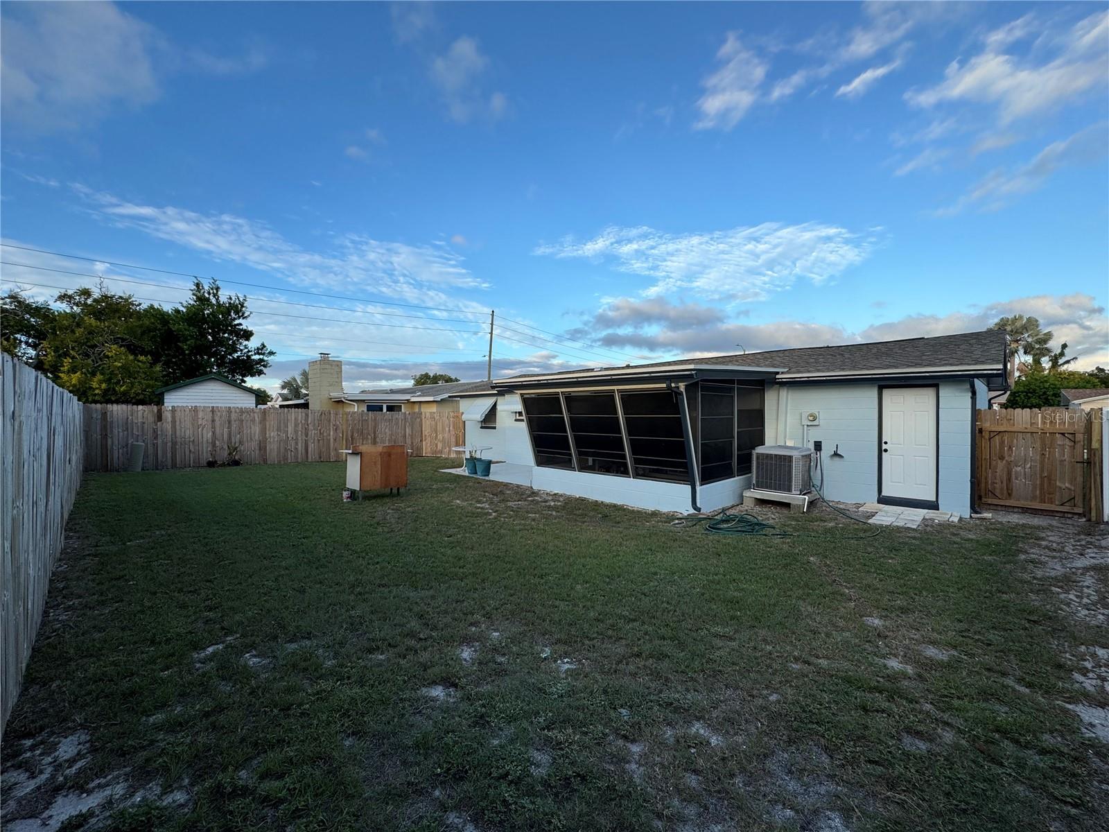 Image 22 of 46 For 3447 Columbus Drive