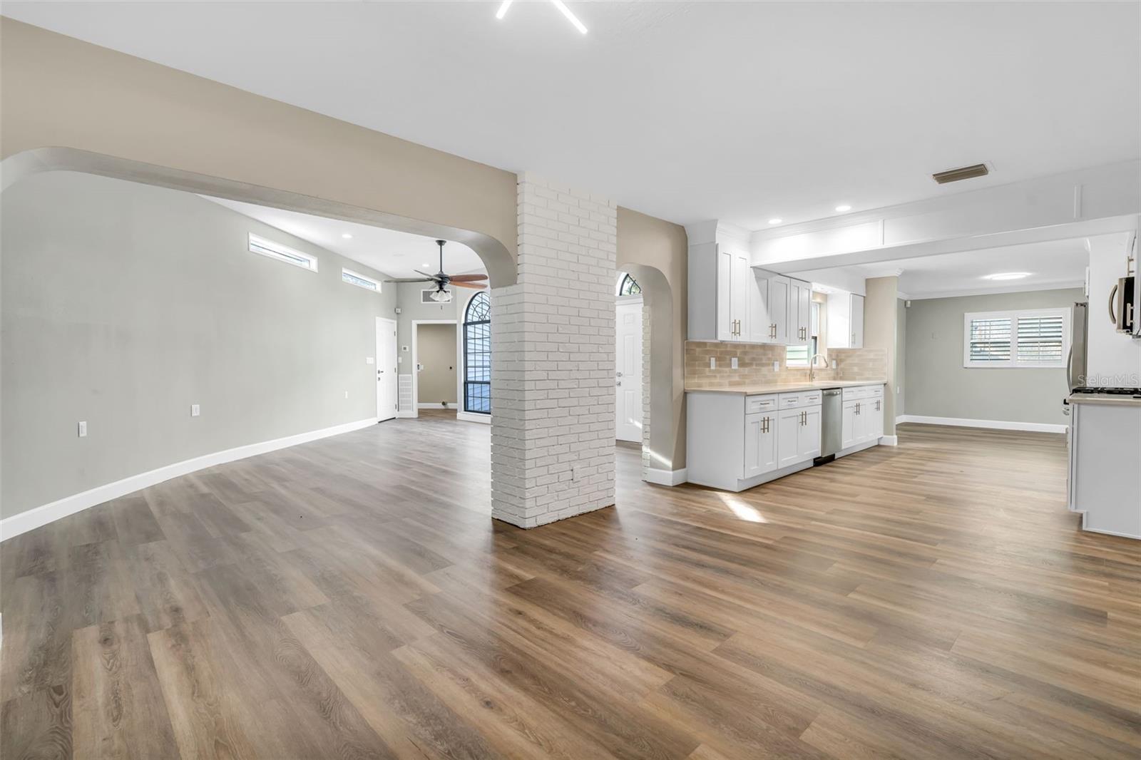 Image 7 of 21 For 216 Shore Crest Drive