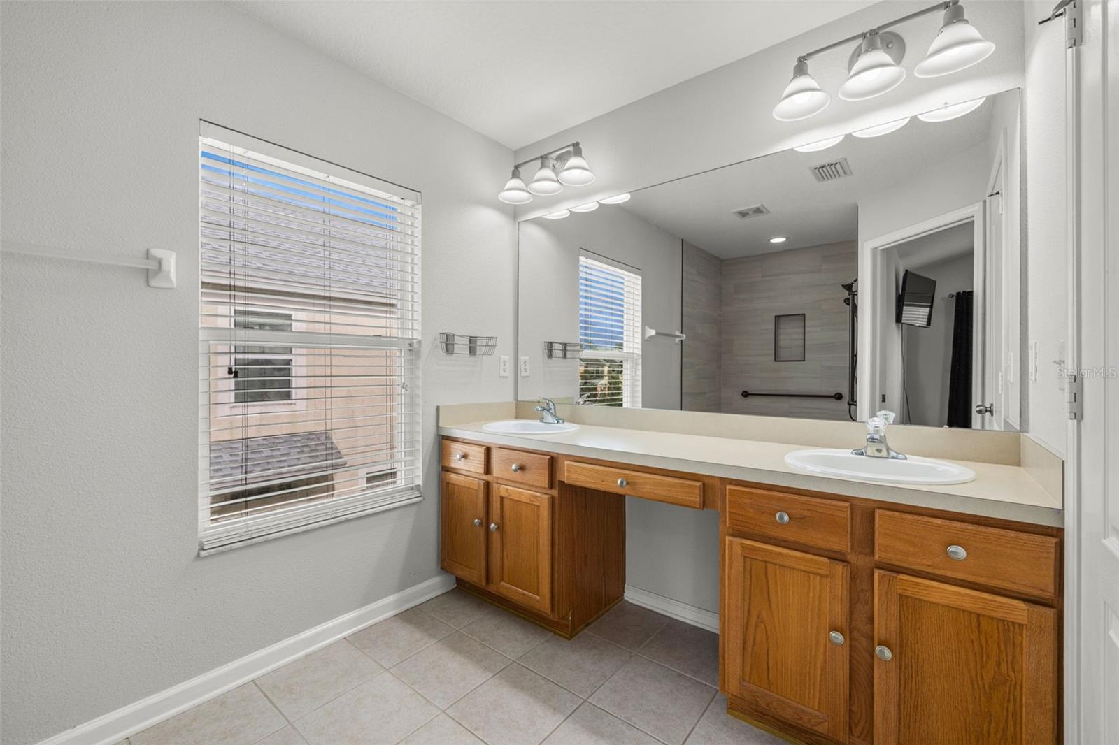 Image 18 of 39 For 26628 Castleview Way