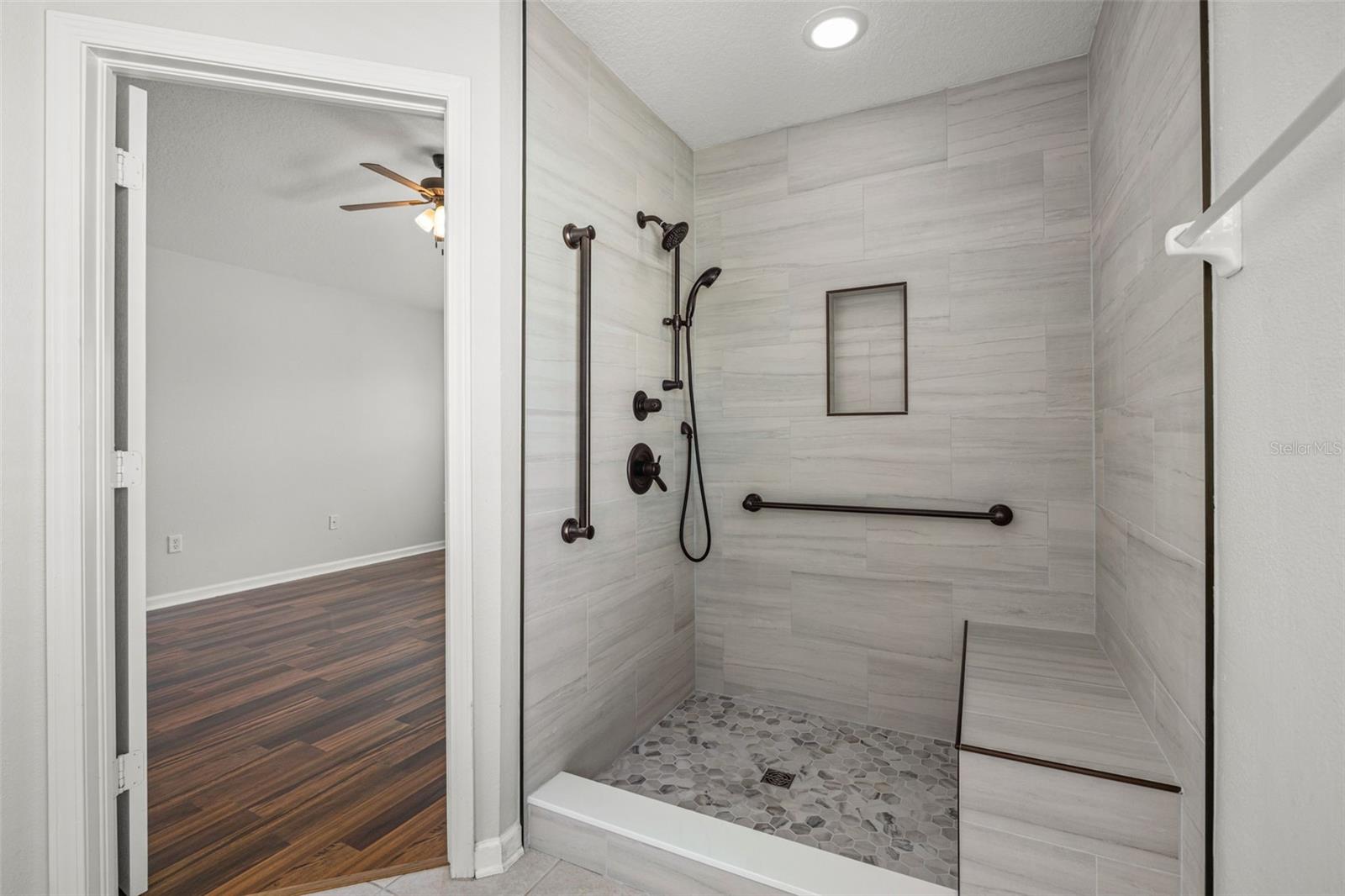 Image 19 of 39 For 26628 Castleview Way