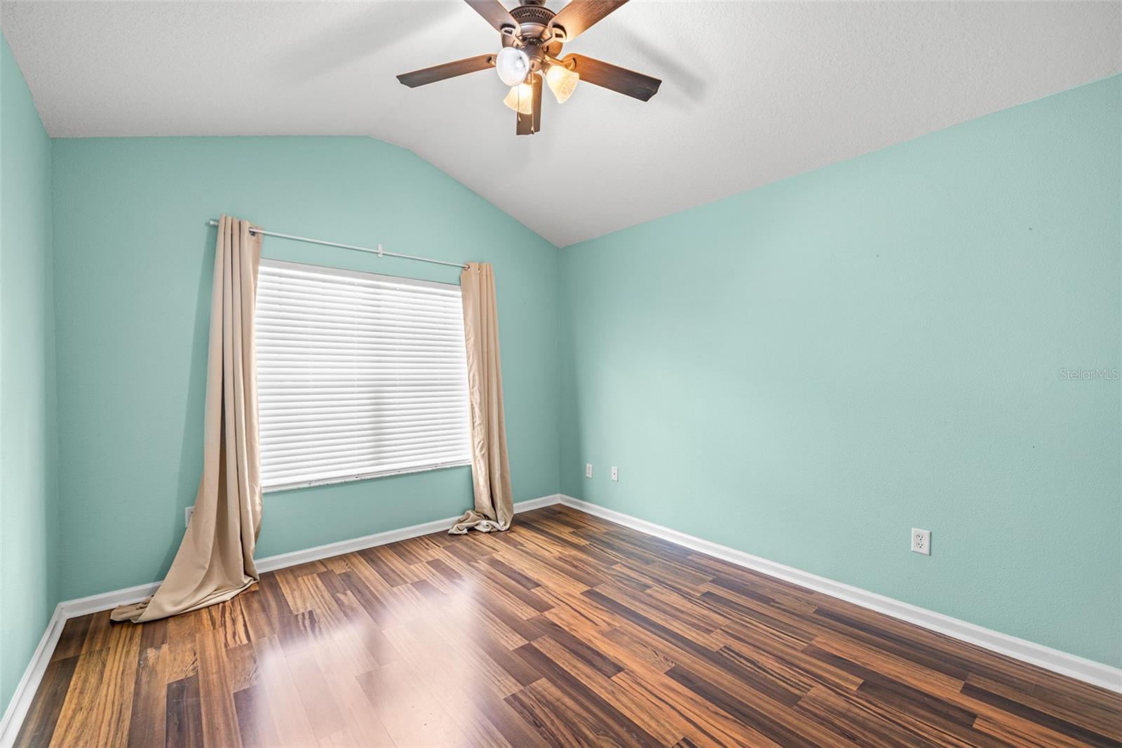 Image 22 of 39 For 26628 Castleview Way