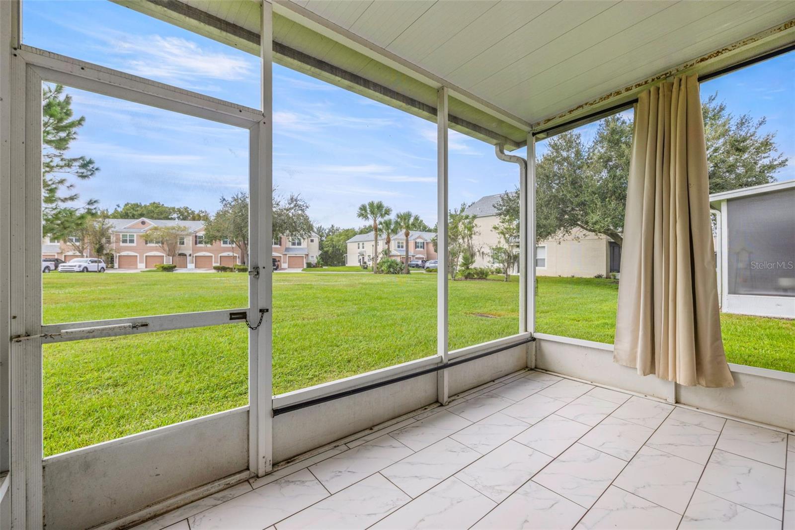 Image 25 of 39 For 26628 Castleview Way