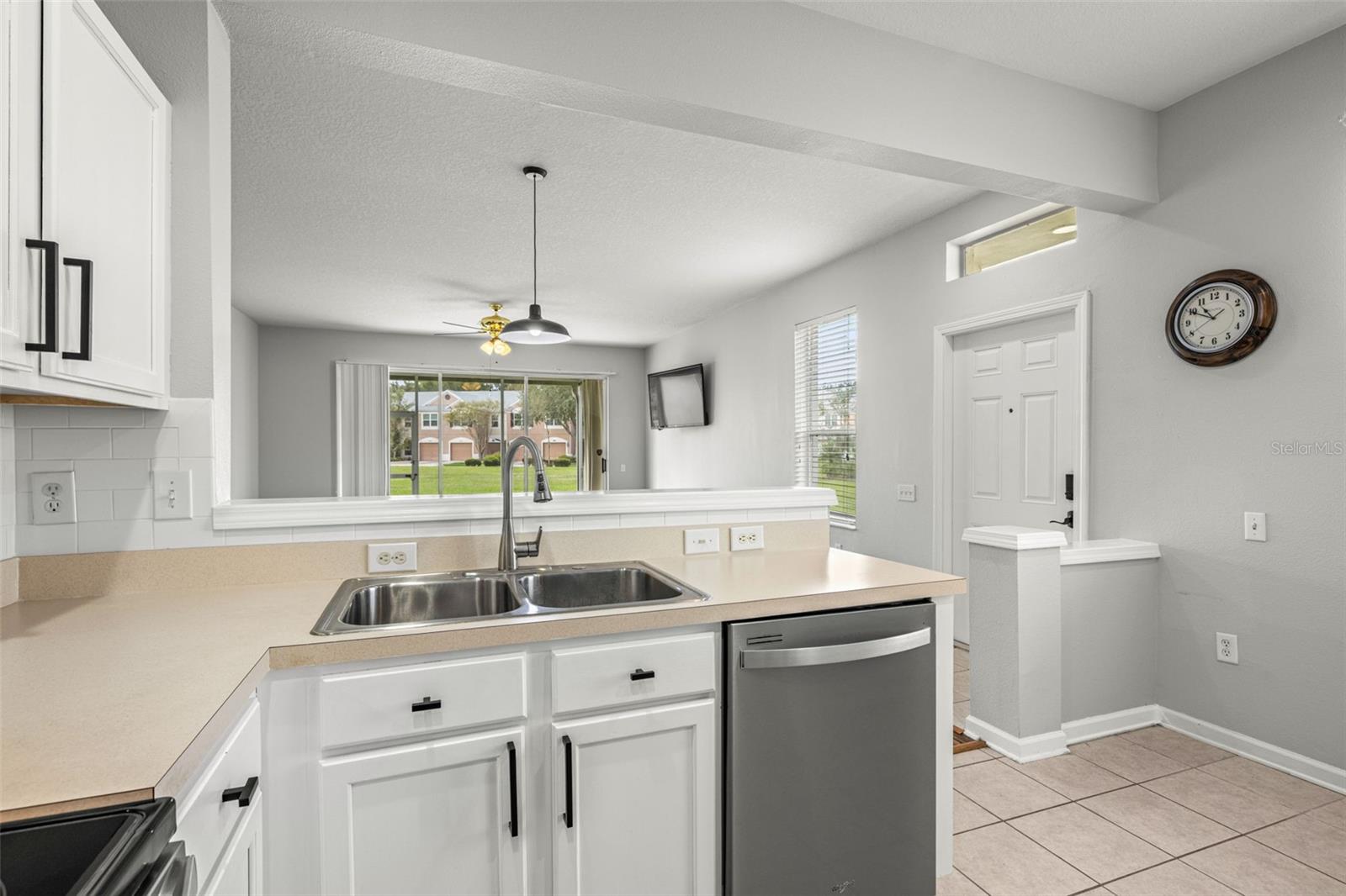 Image 9 of 39 For 26628 Castleview Way