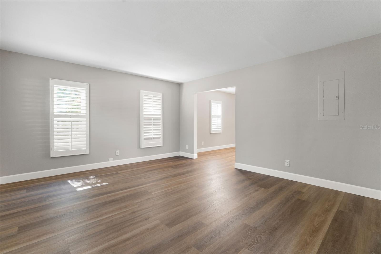 Listing photo id 1 for 4806 Juno Street