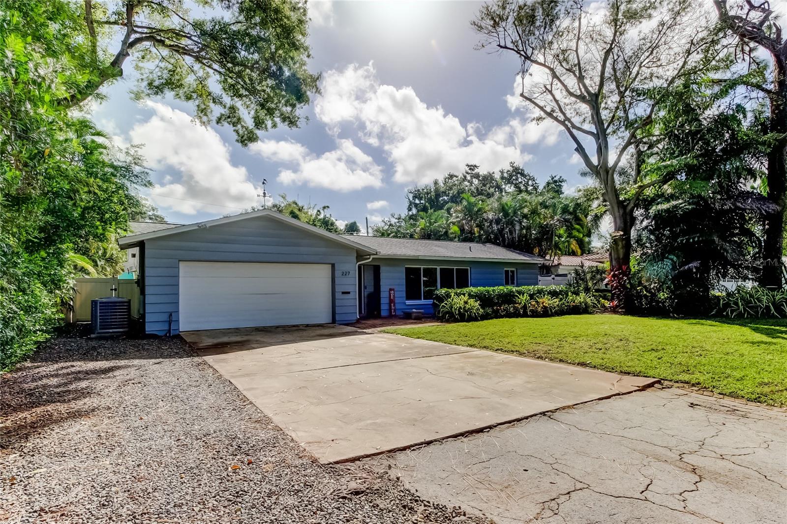 Image 3 of 65 For 227 Palm Lane N
