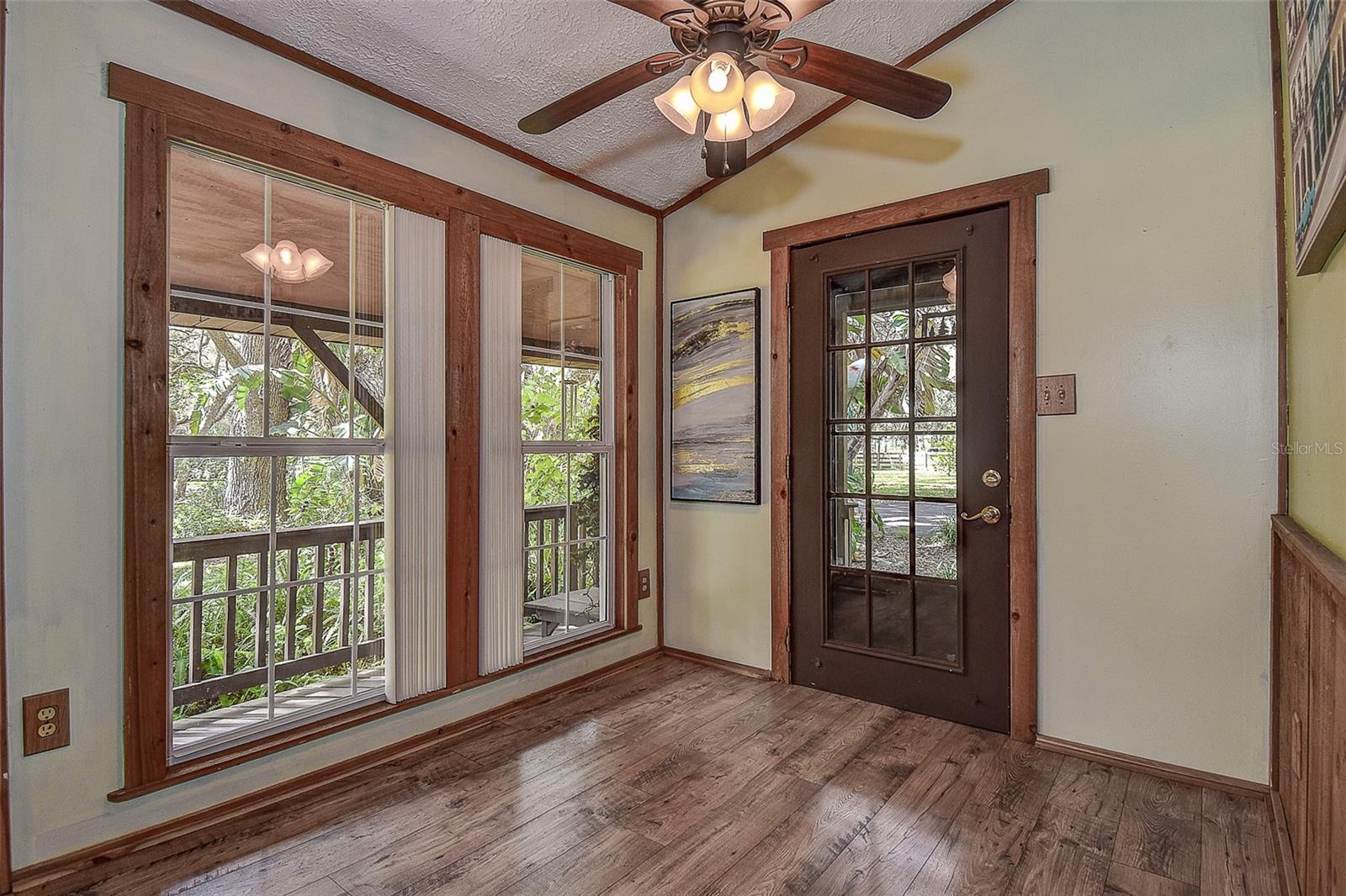Image 14 of 51 For 11231 Tenoaks Drive