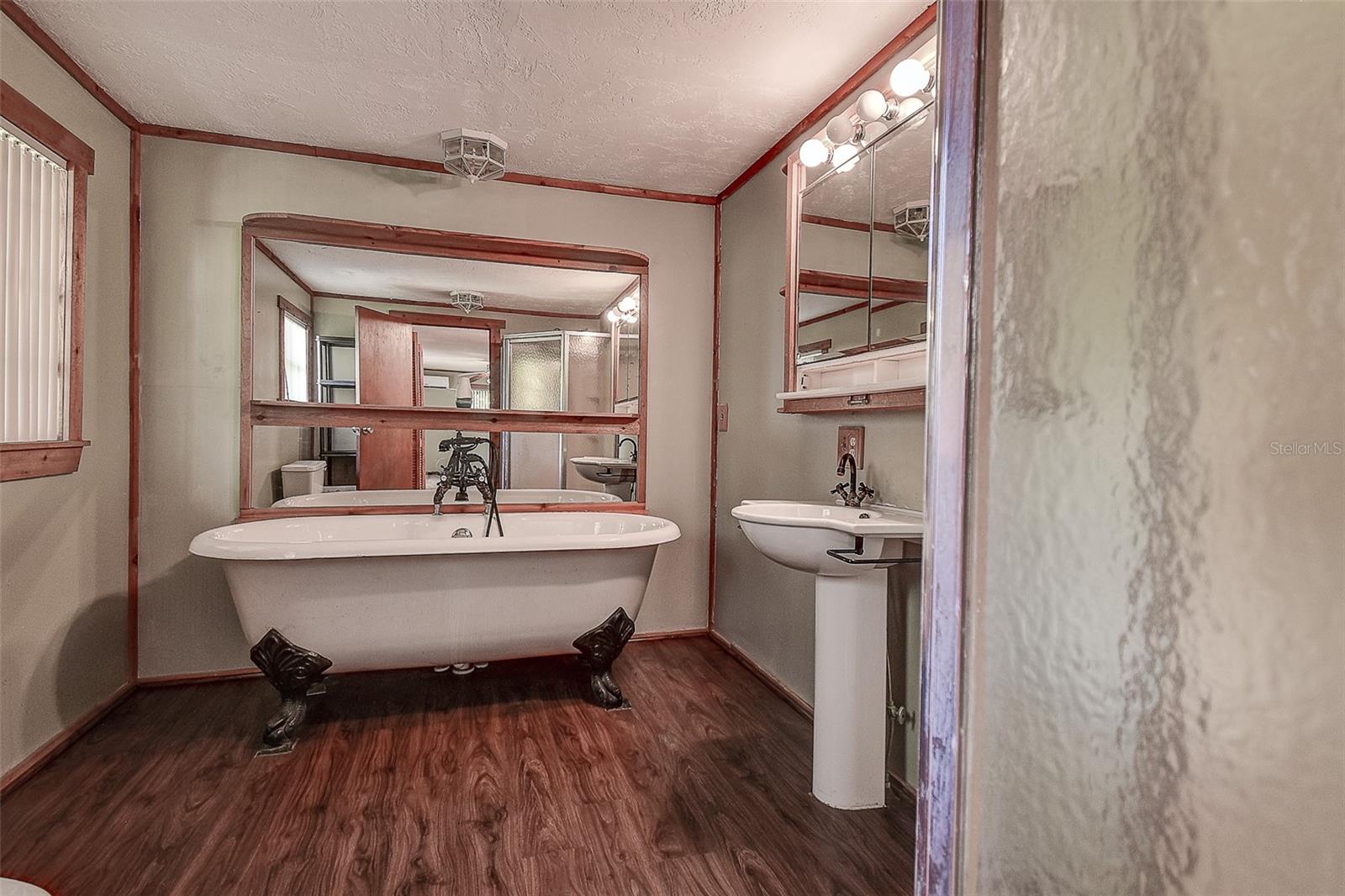 Image 28 of 51 For 11231 Tenoaks Drive