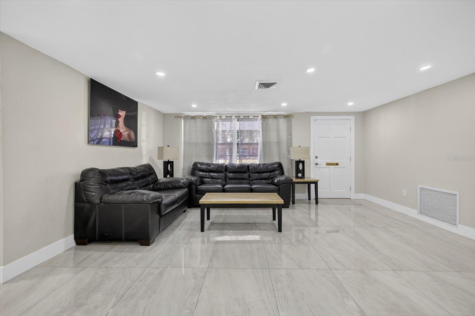 Image 10 of 47 For 7421 Ashwood Drive