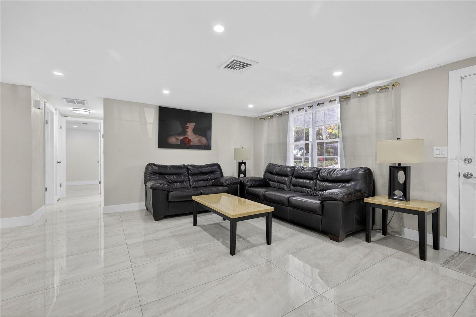 Image 11 of 47 For 7421 Ashwood Drive