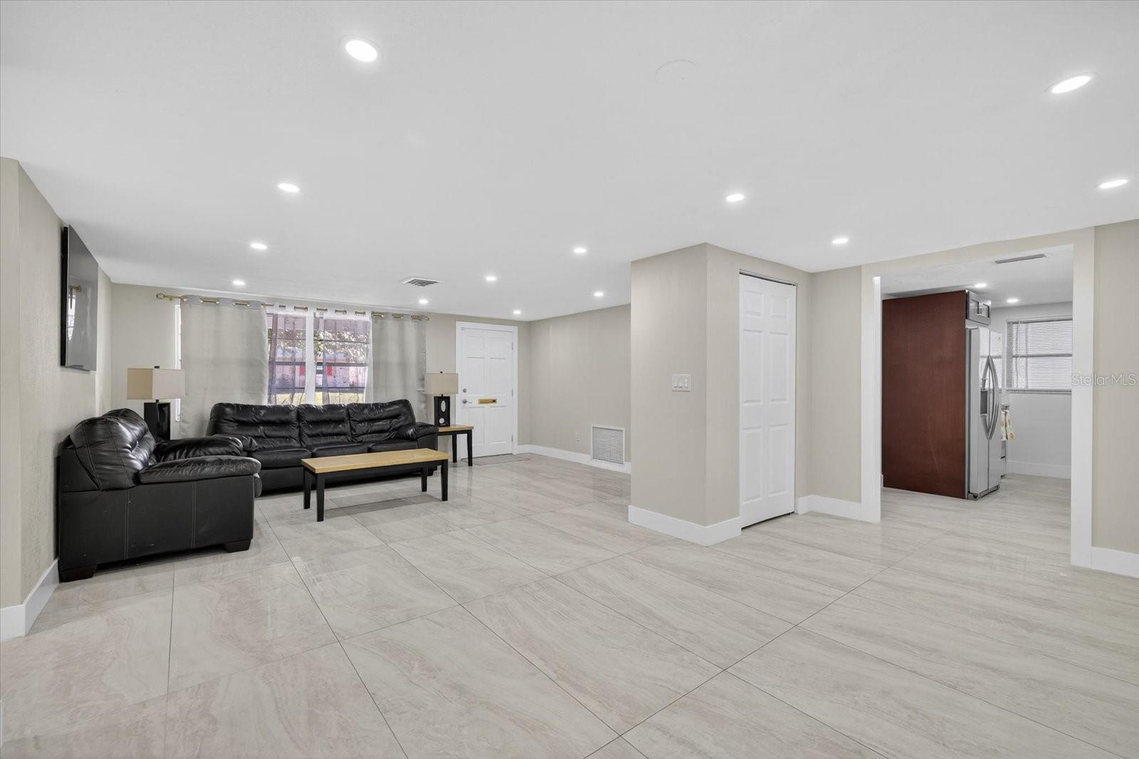 Image 12 of 47 For 7421 Ashwood Drive