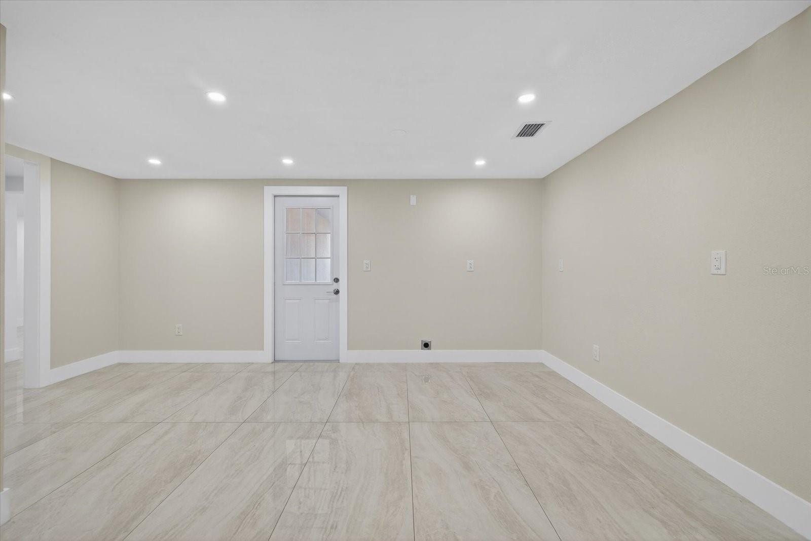 Image 13 of 47 For 7421 Ashwood Drive