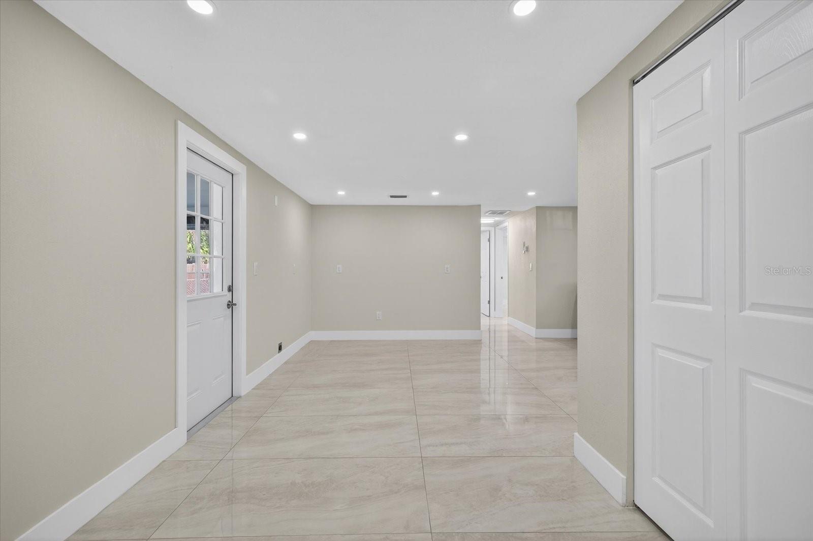Image 14 of 47 For 7421 Ashwood Drive