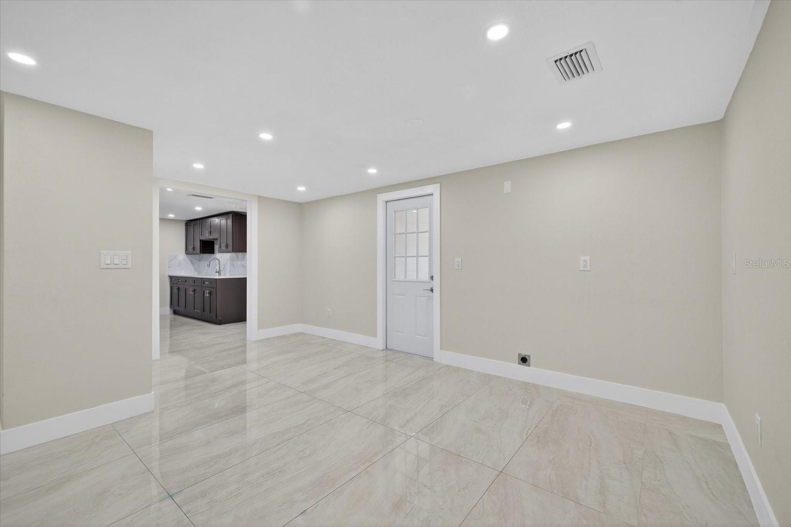 Image 15 of 47 For 7421 Ashwood Drive