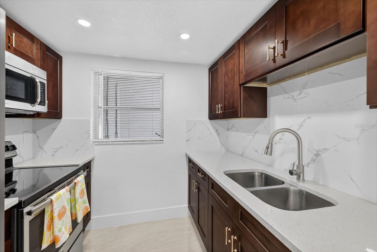 Image 17 of 47 For 7421 Ashwood Drive