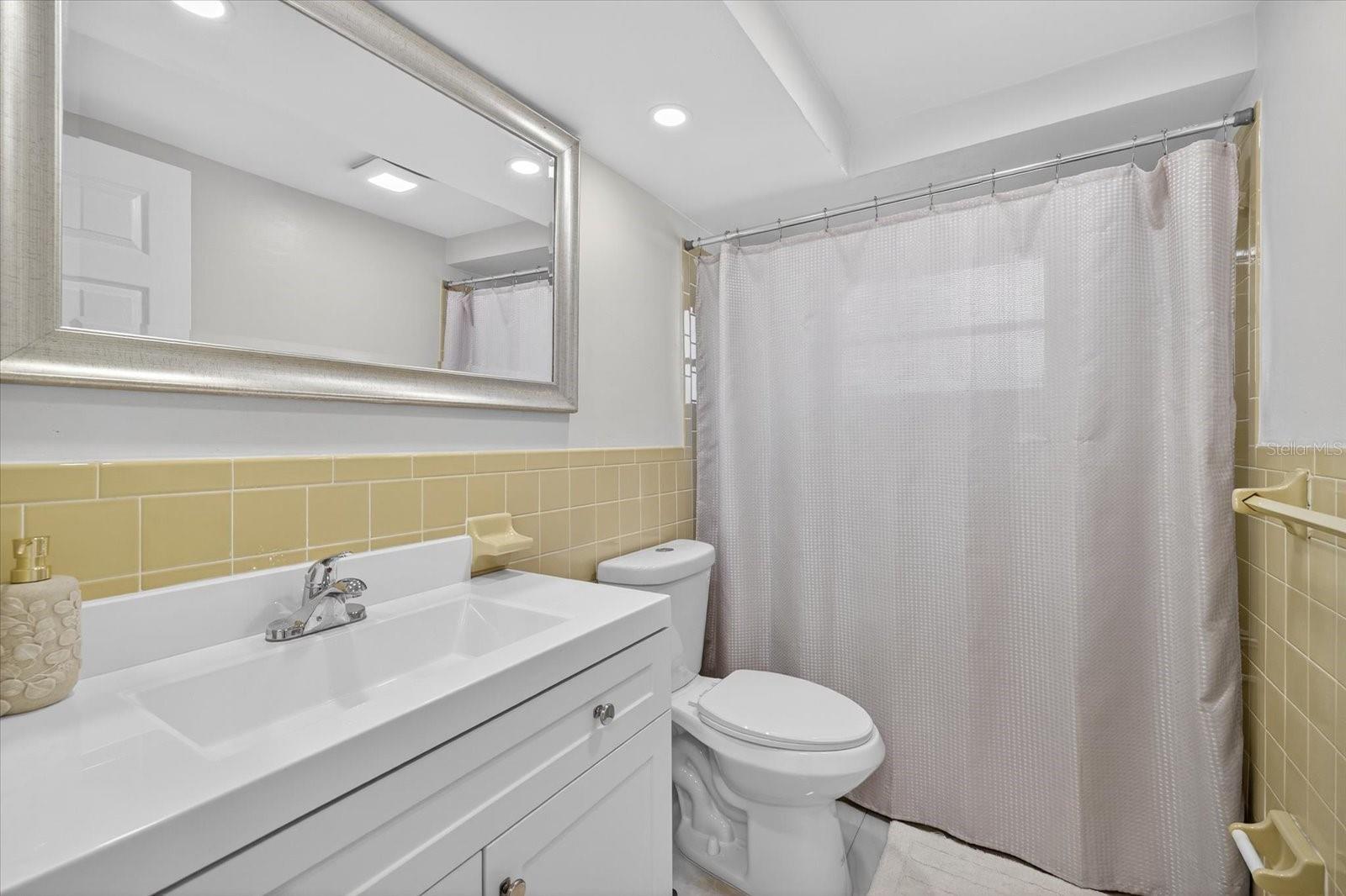 Image 20 of 47 For 7421 Ashwood Drive