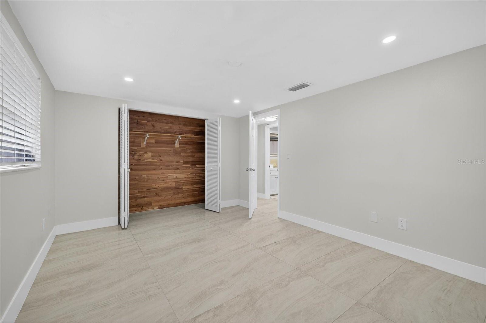 Image 24 of 47 For 7421 Ashwood Drive