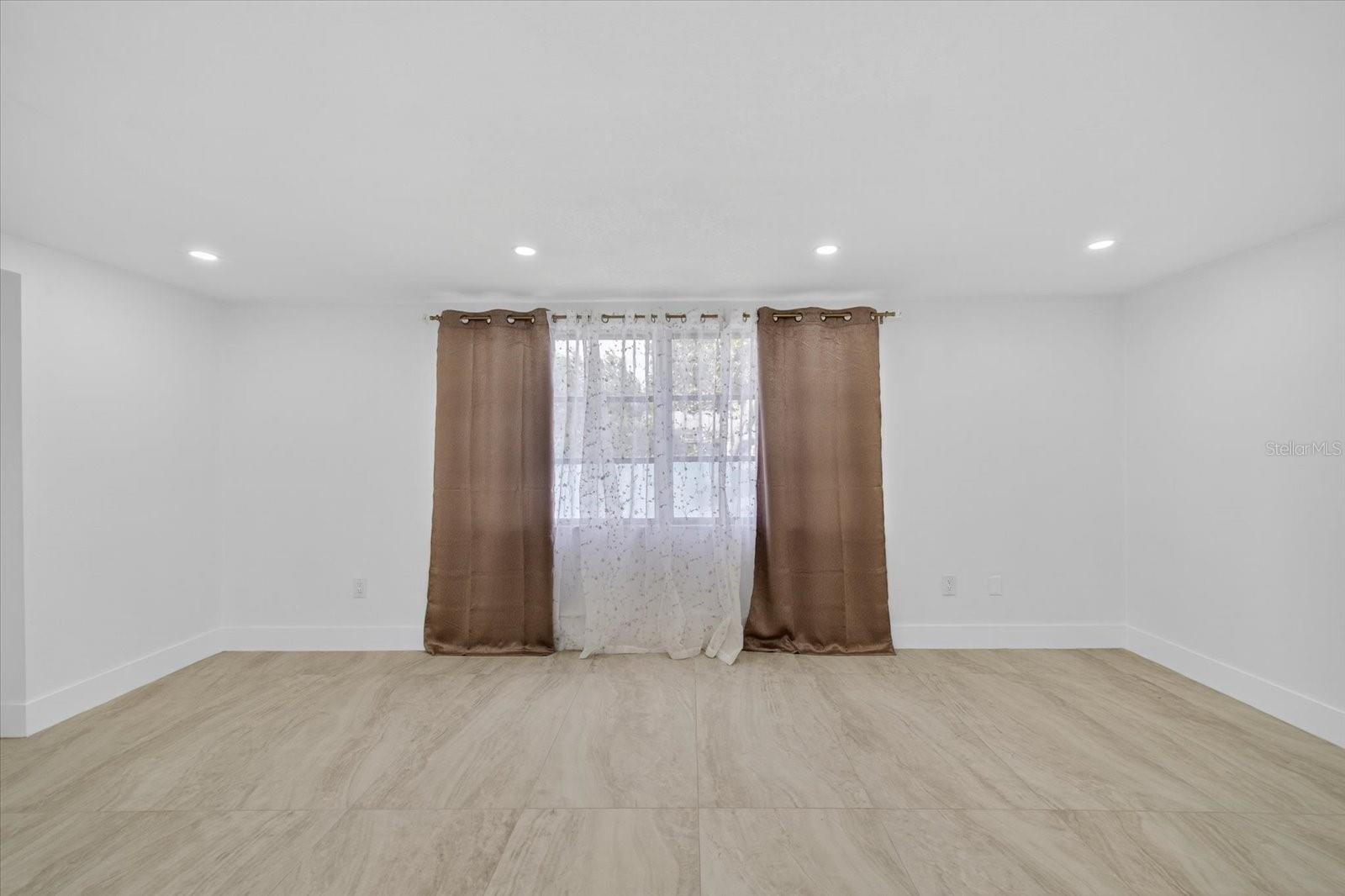 Image 25 of 47 For 7421 Ashwood Drive