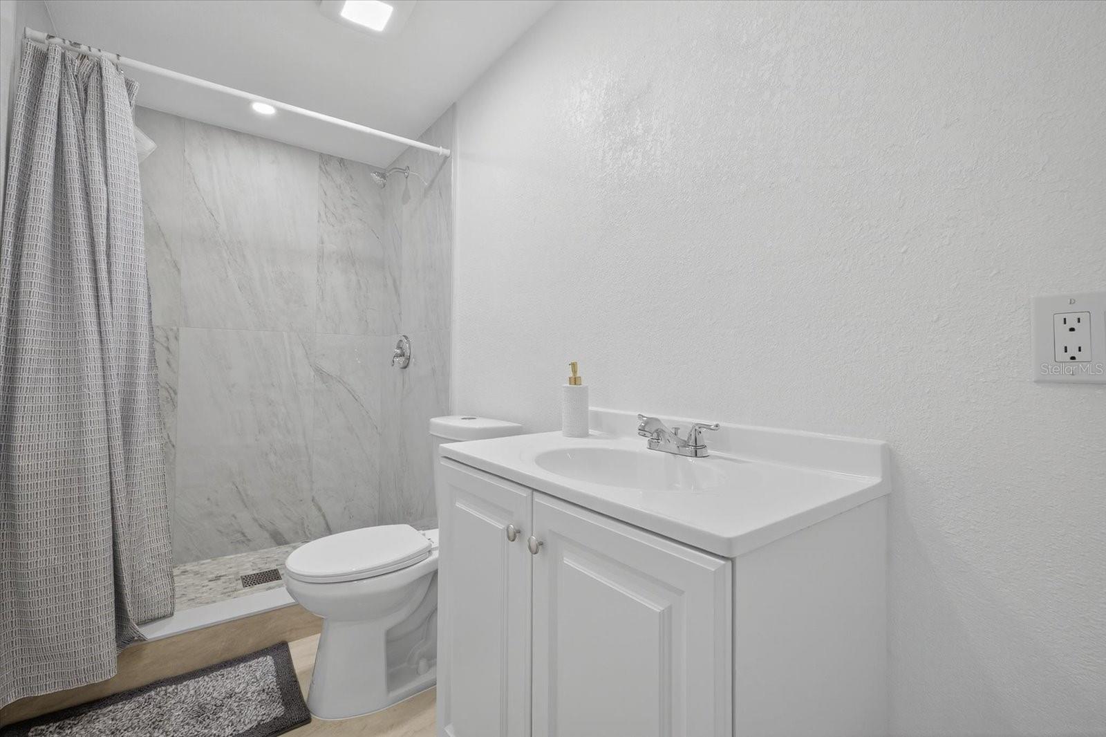Image 28 of 47 For 7421 Ashwood Drive