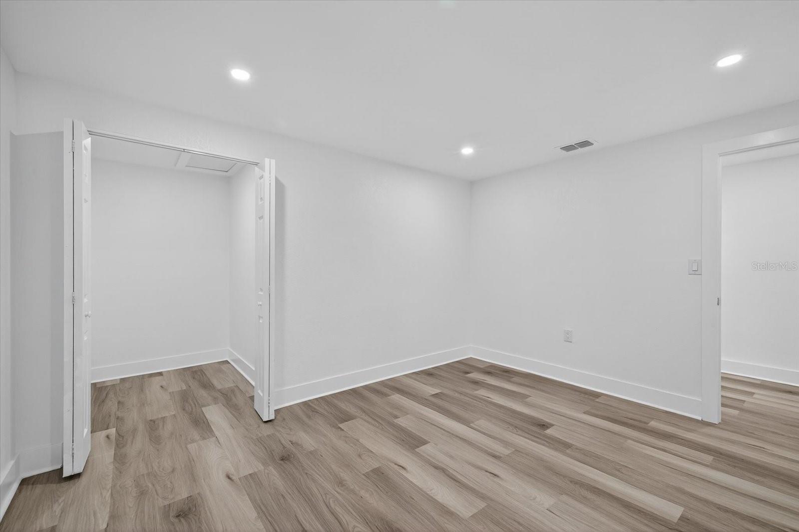 Image 32 of 47 For 7421 Ashwood Drive