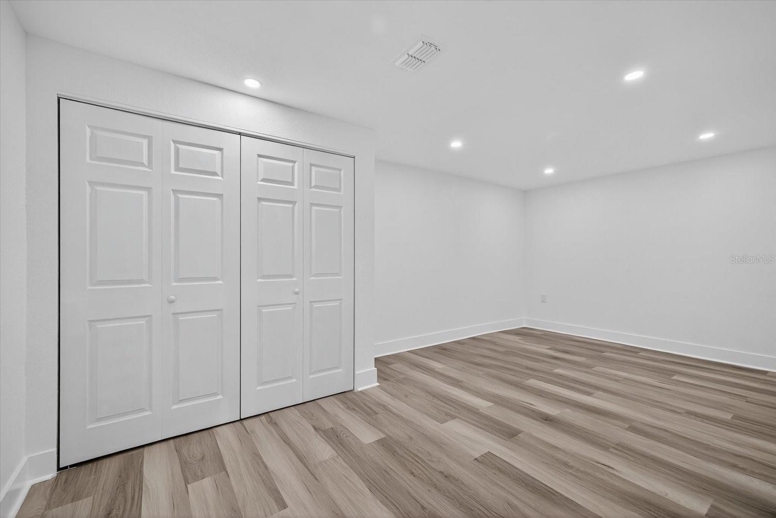 Image 33 of 47 For 7421 Ashwood Drive