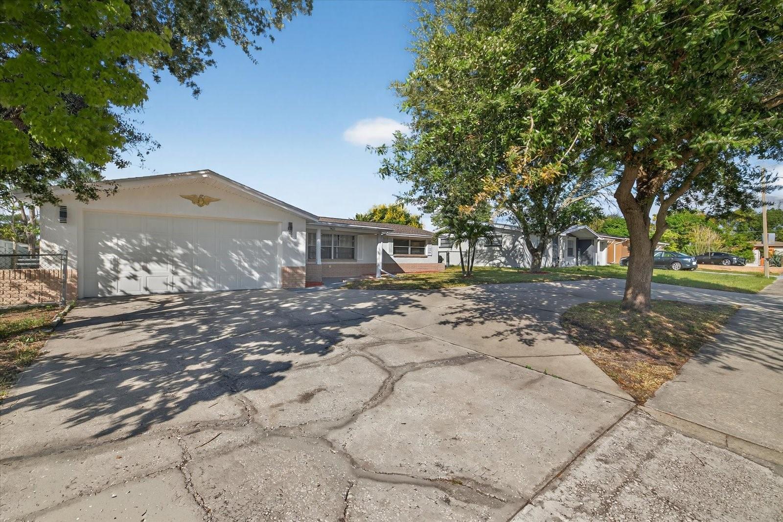 Image 4 of 47 For 7421 Ashwood Drive