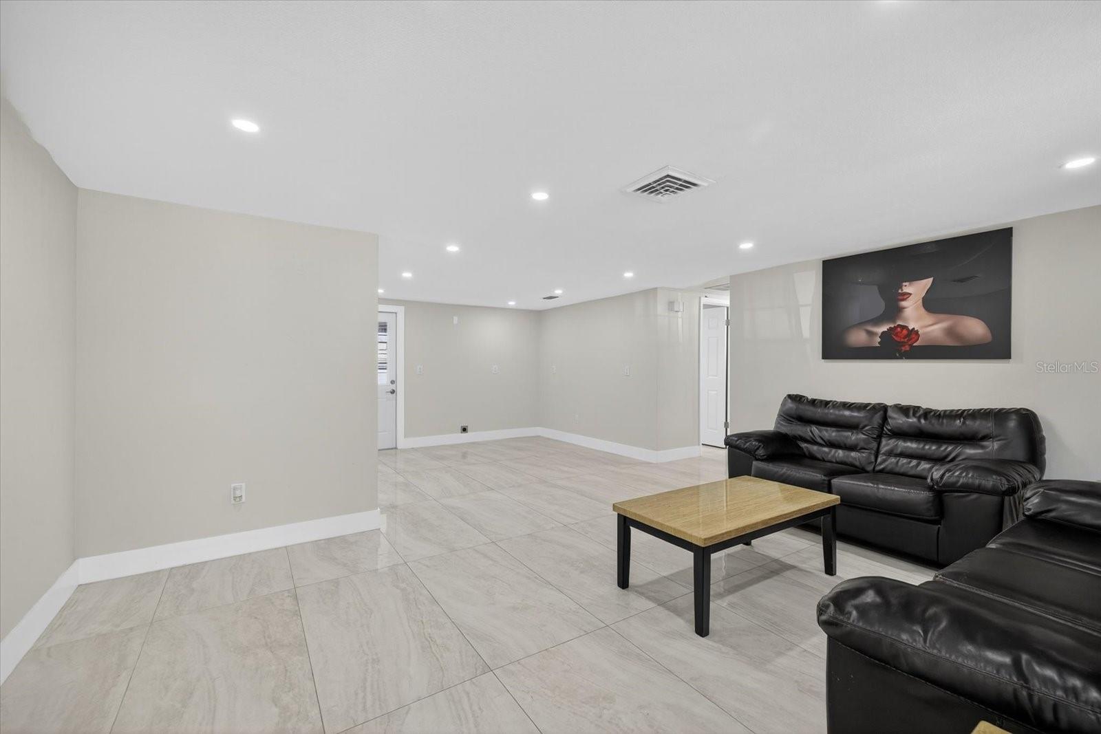 Image 9 of 47 For 7421 Ashwood Drive