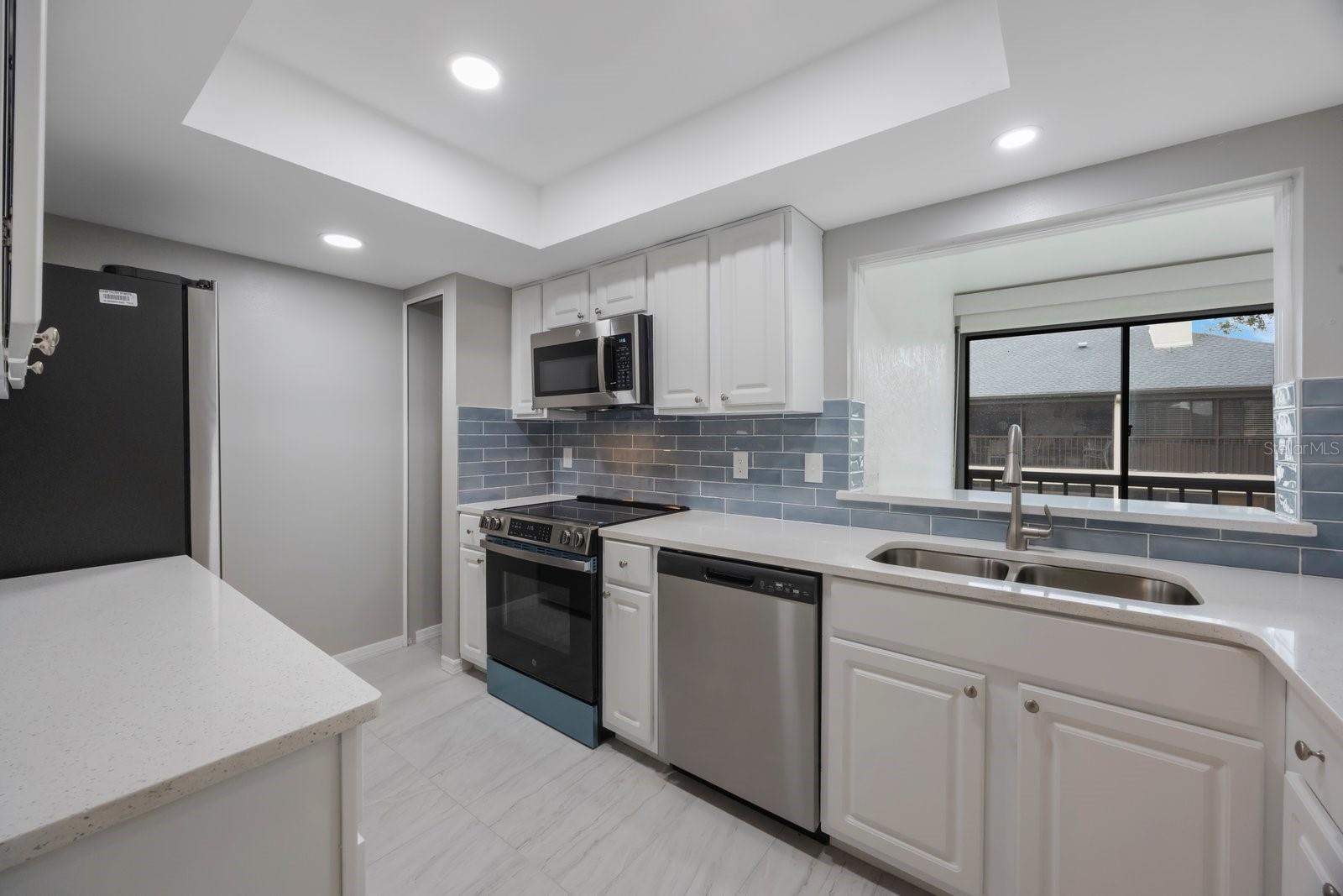 Image 18 of 47 For 13016 Village Chase Circle 13016
