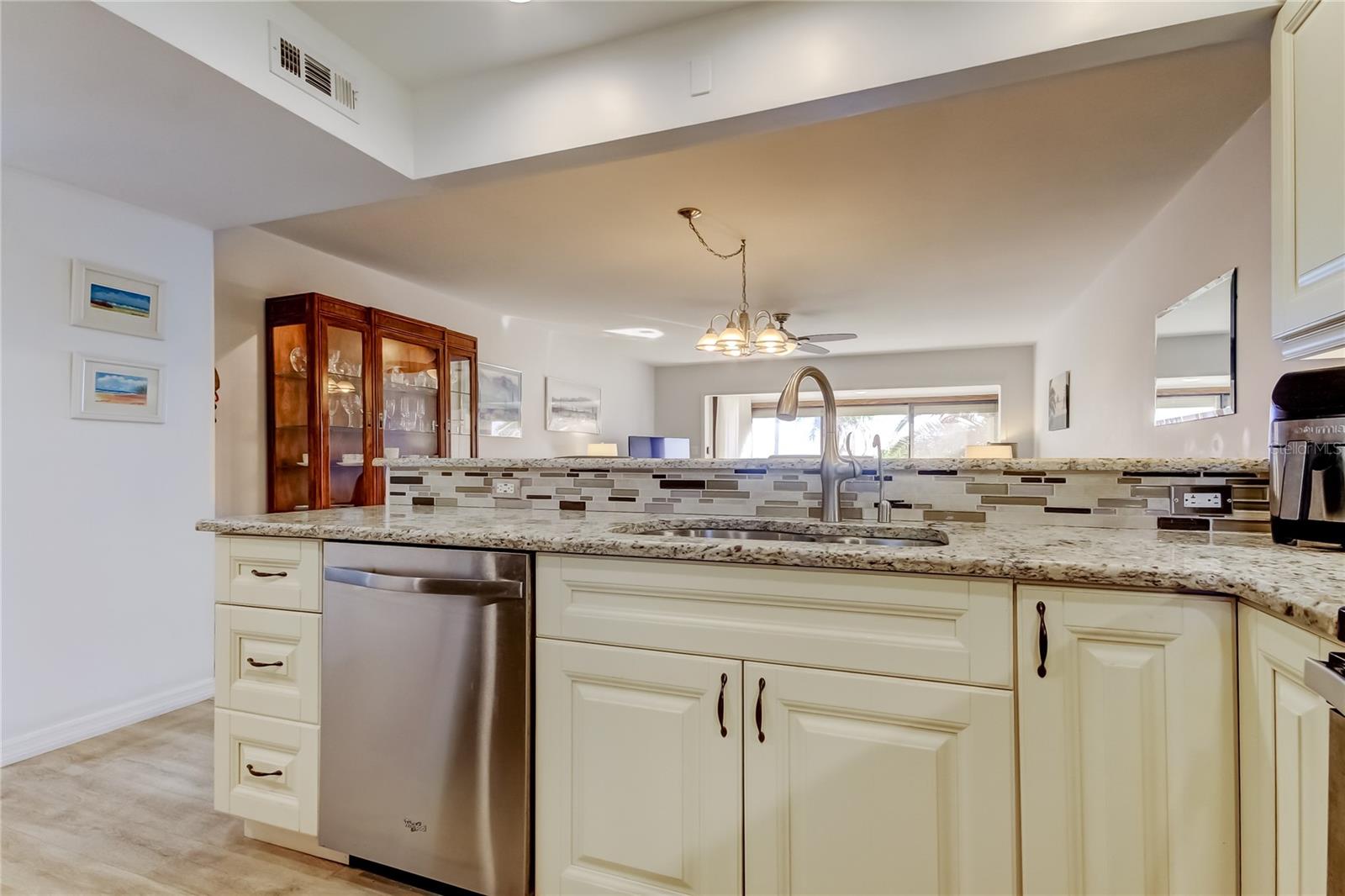 Image 10 of 80 For 865 Gulfview Boulevard 312